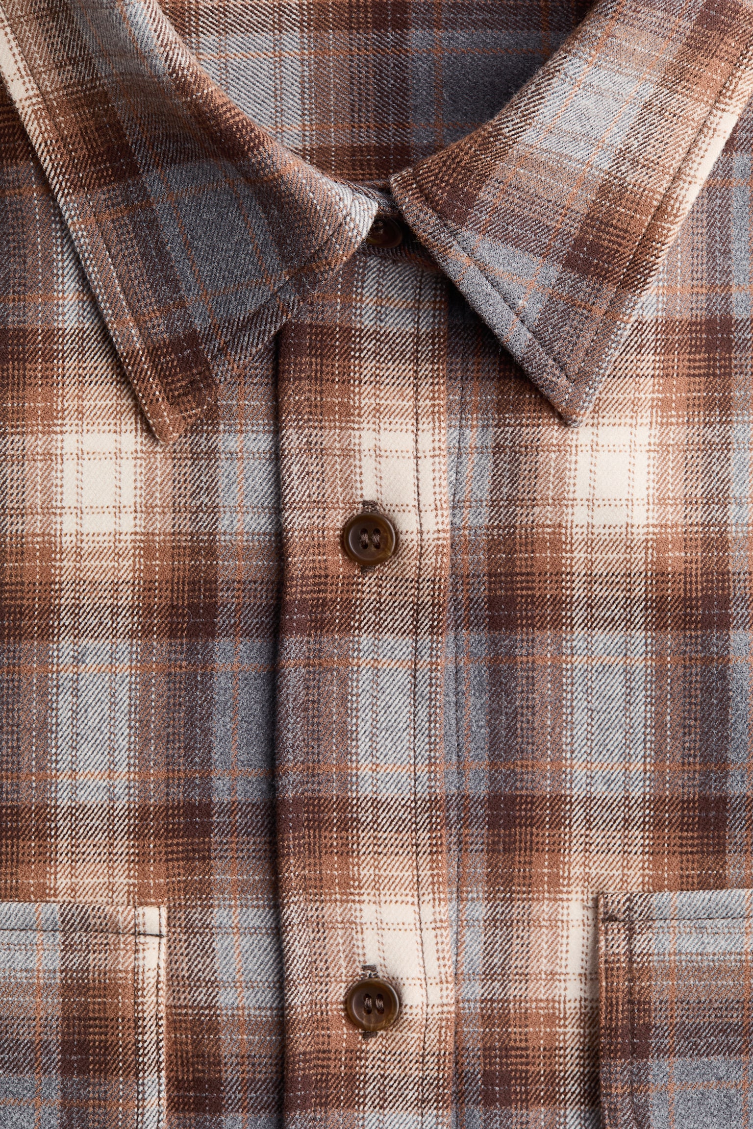 Женская рубашка H&M Oversized Flannel, цвет: Светлый серый / Клетчатый — фото 4