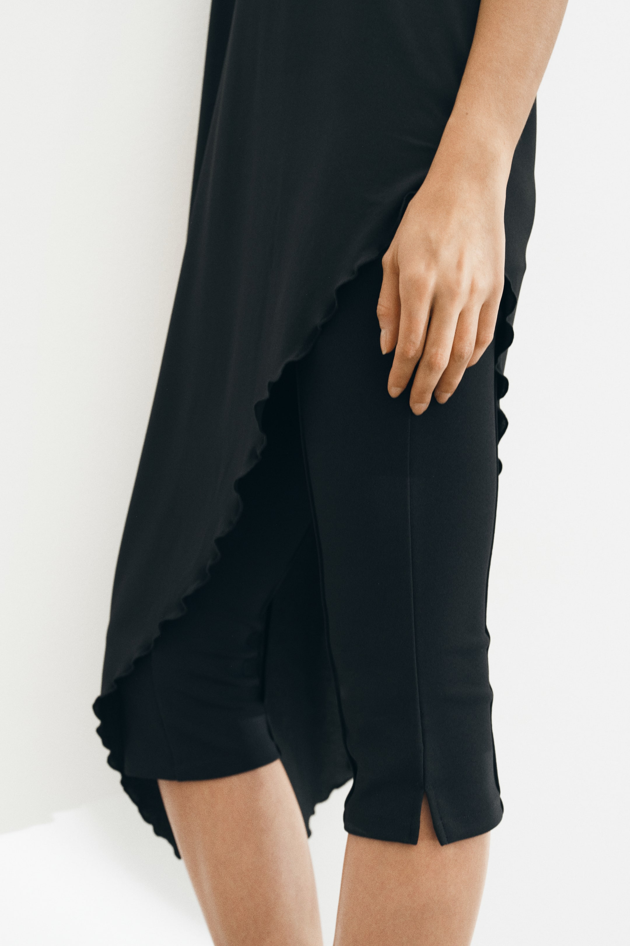 Женские футболки H&M Long Asymmetric T-Shirt — фото 5