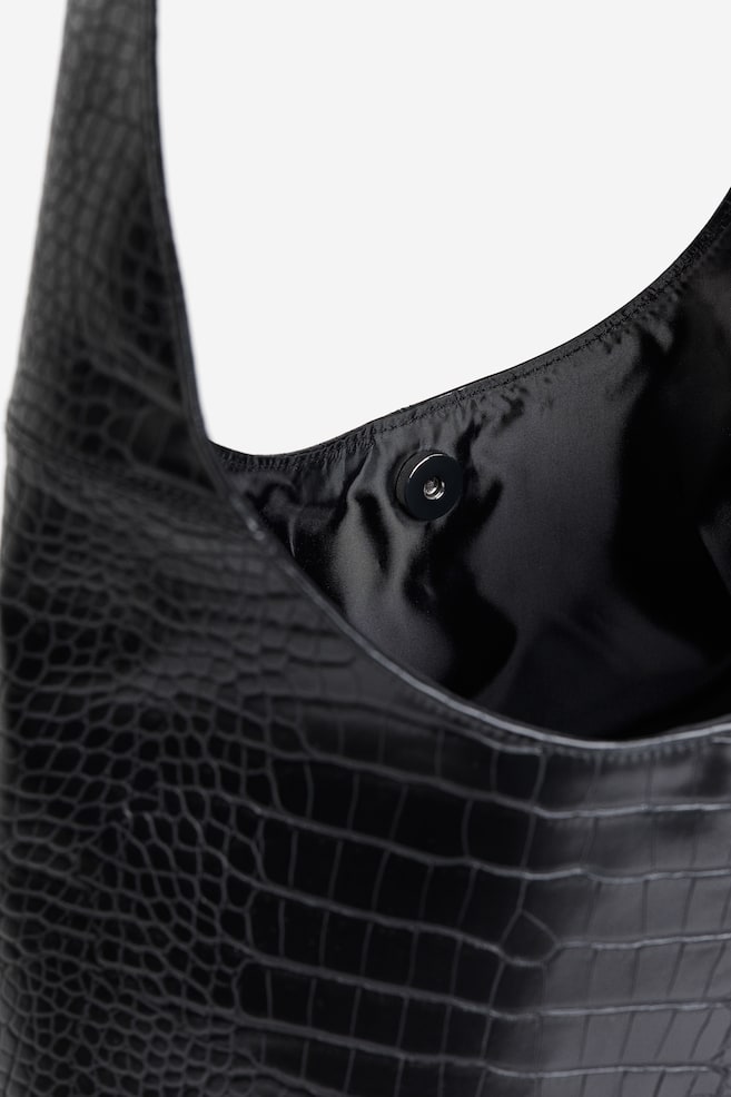 Coated shoulder bag - Black/Crocodile-patterned - 4