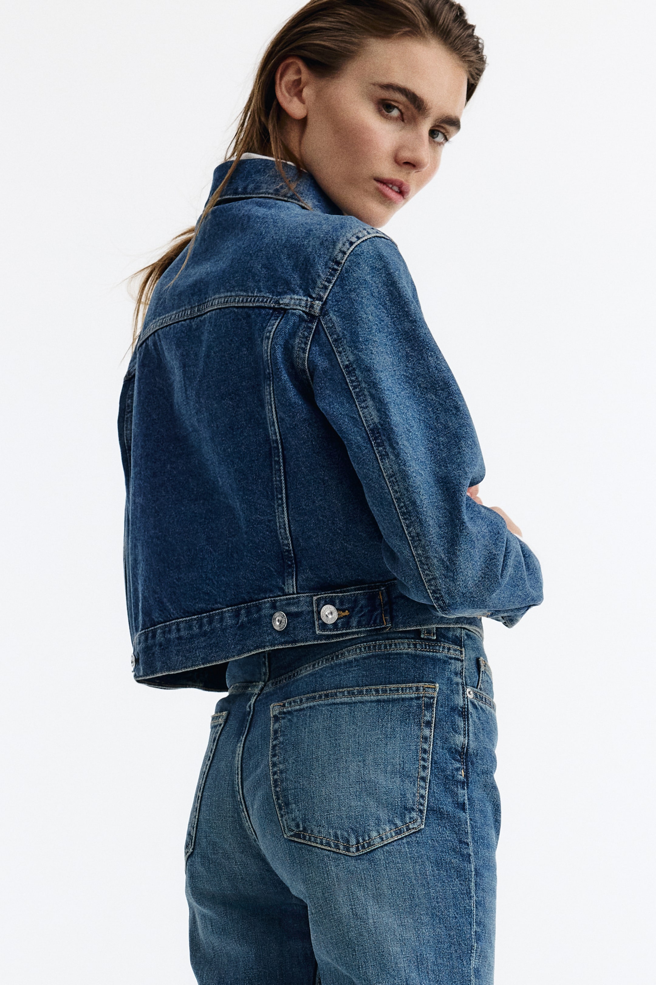 Jean droit taille haute près du corps