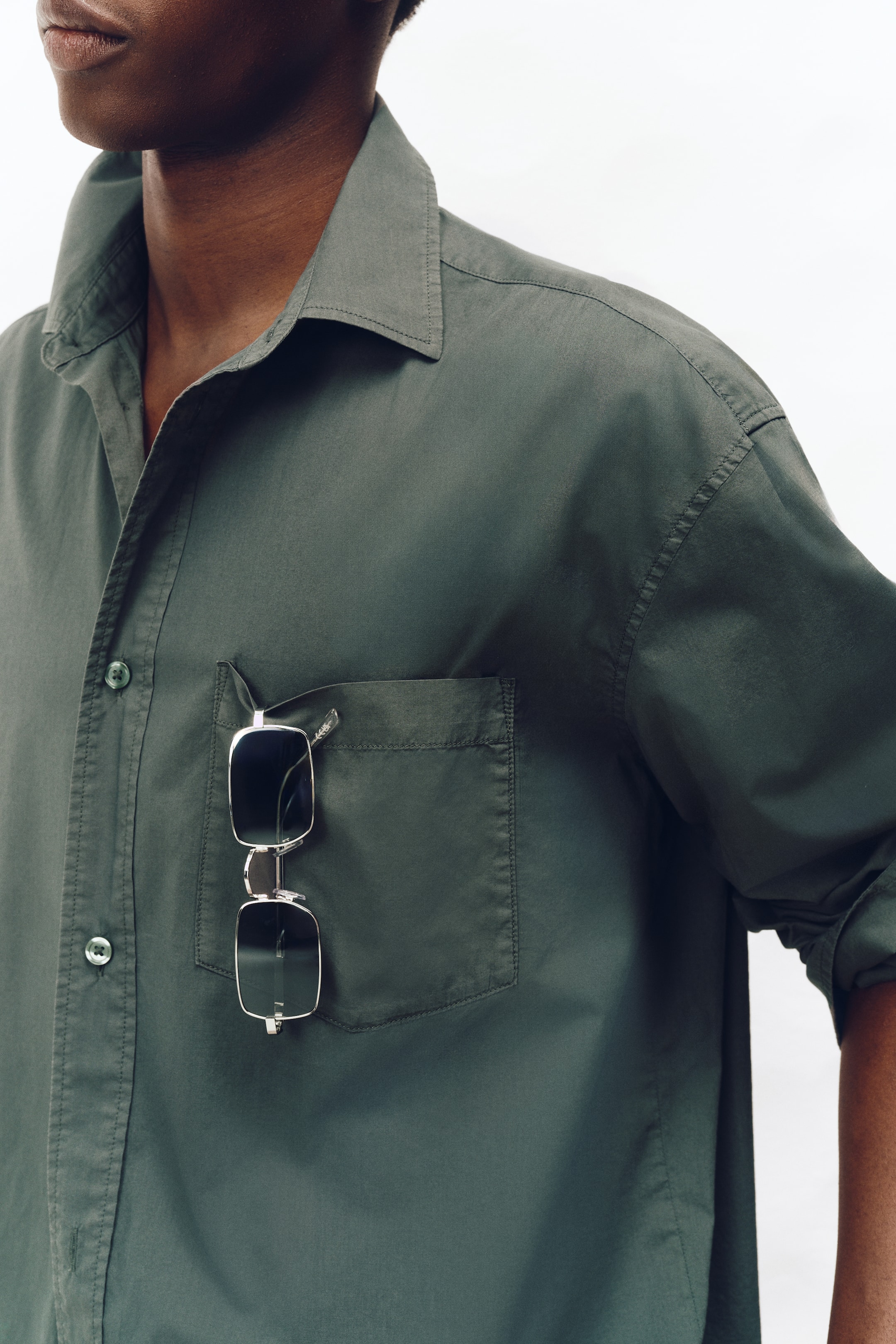 Мужские рубашки H&M Loose-Fit Cotton Poplin Shirt — фото 6