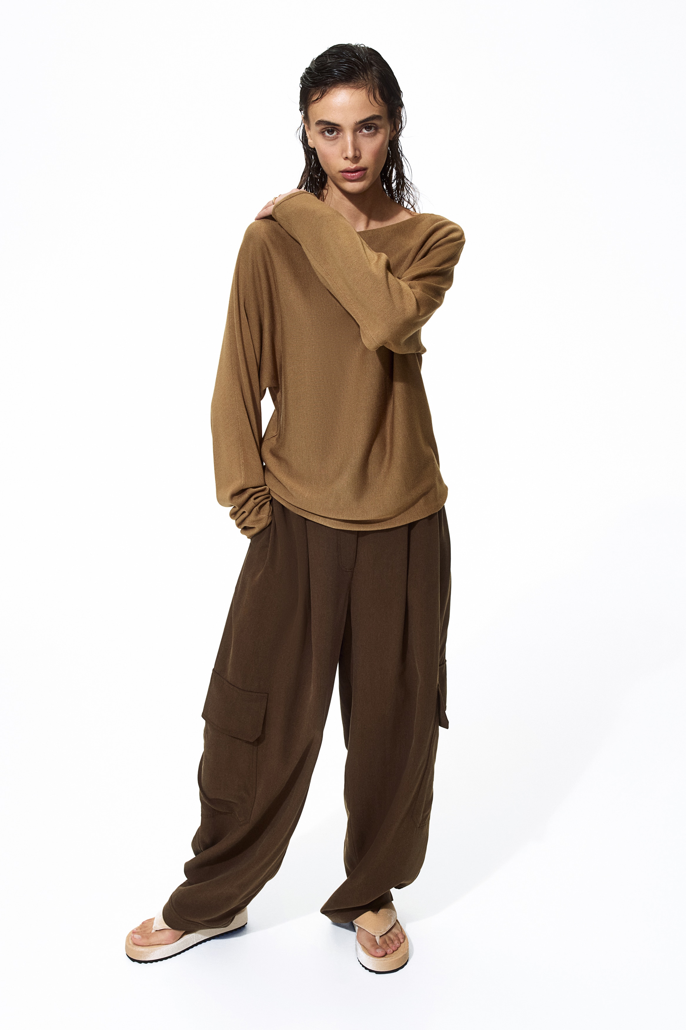 Pullover mit U-Boot-AusschnittModell