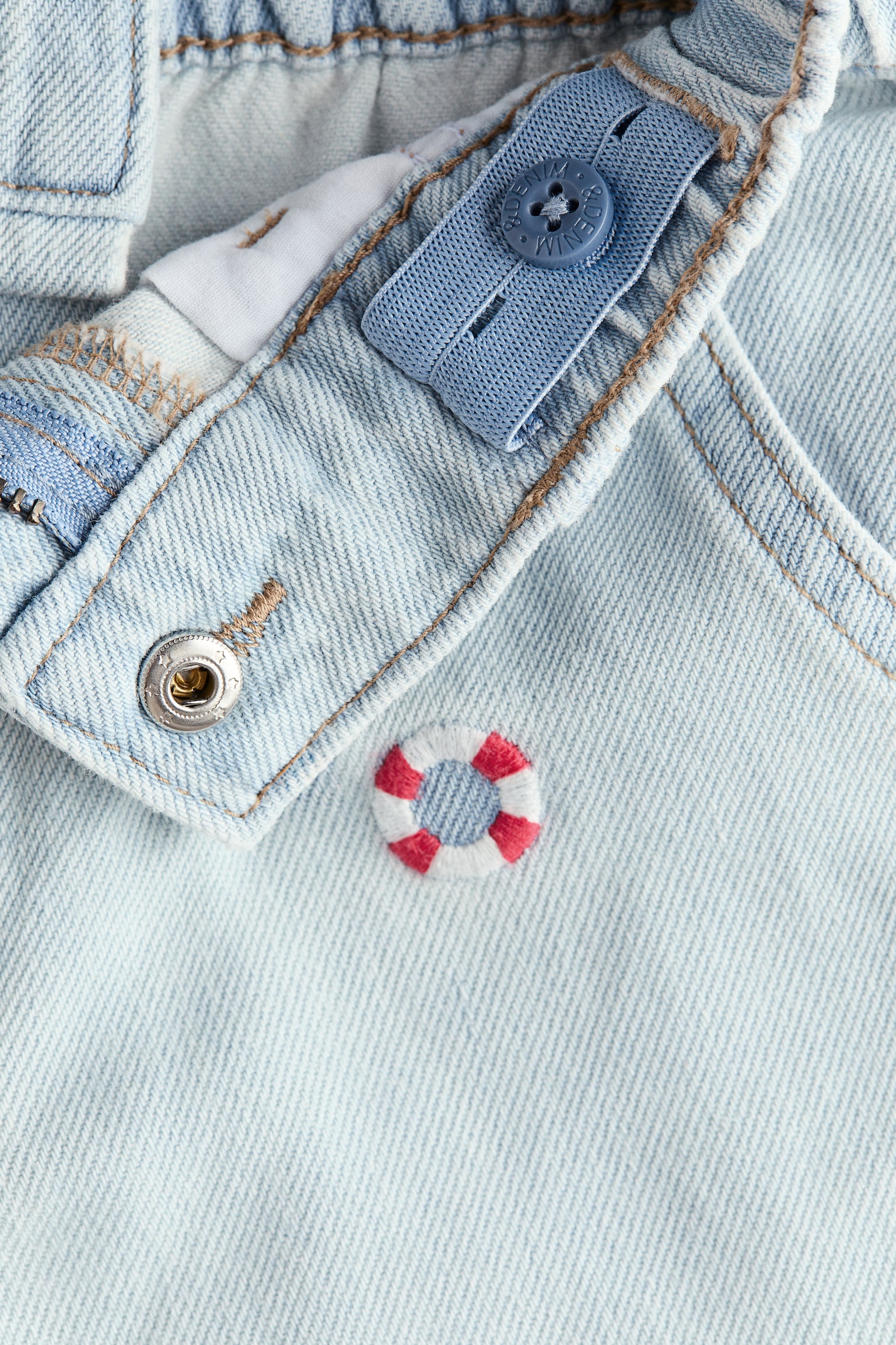 Детские шорты H&M Embroidered-Detail Denim Shorts, цвет: Светлый джинсовый синий — фото 3