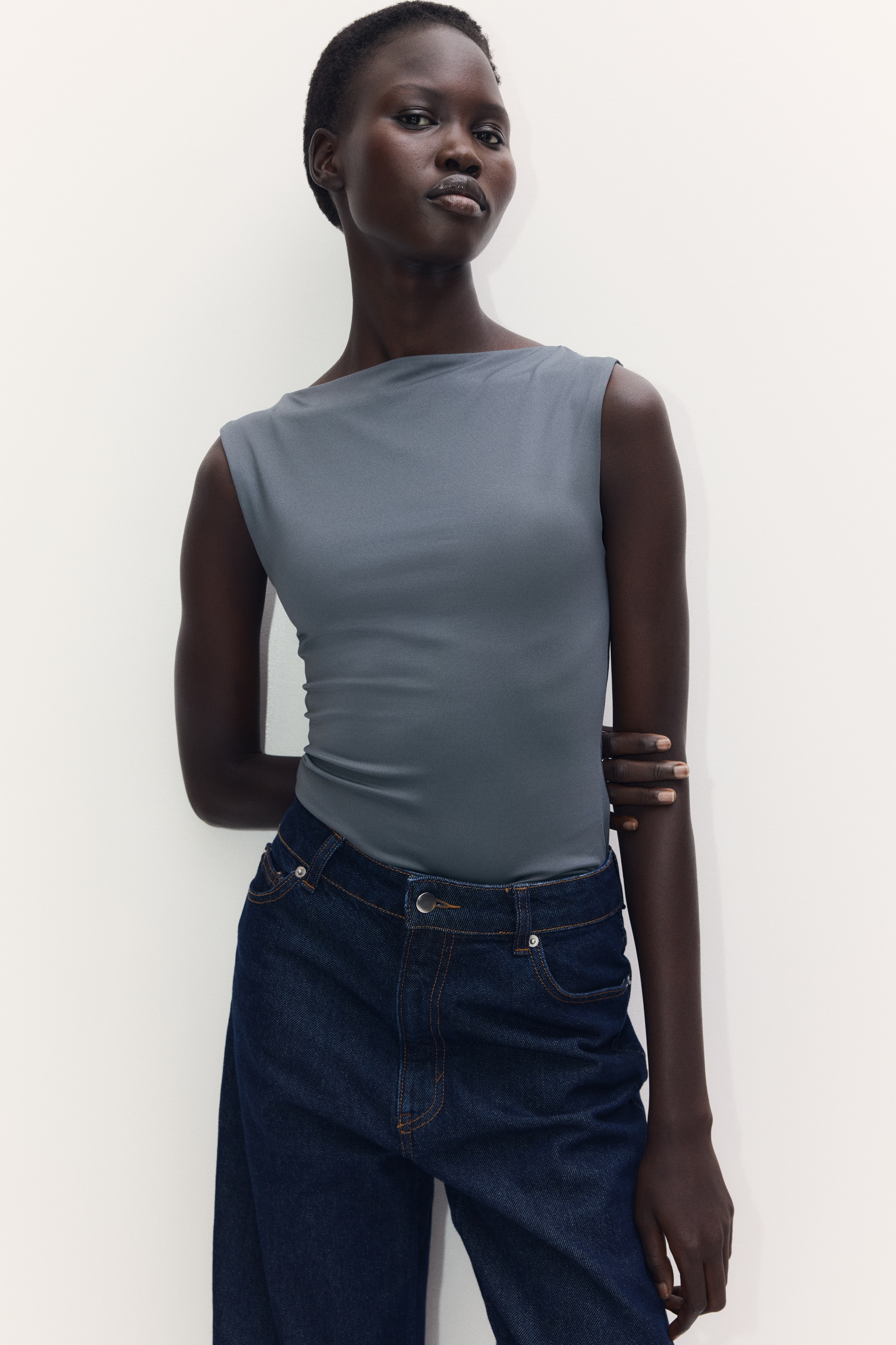 Topp i mikrofiber med båtringning - Mörkgrå/Svart