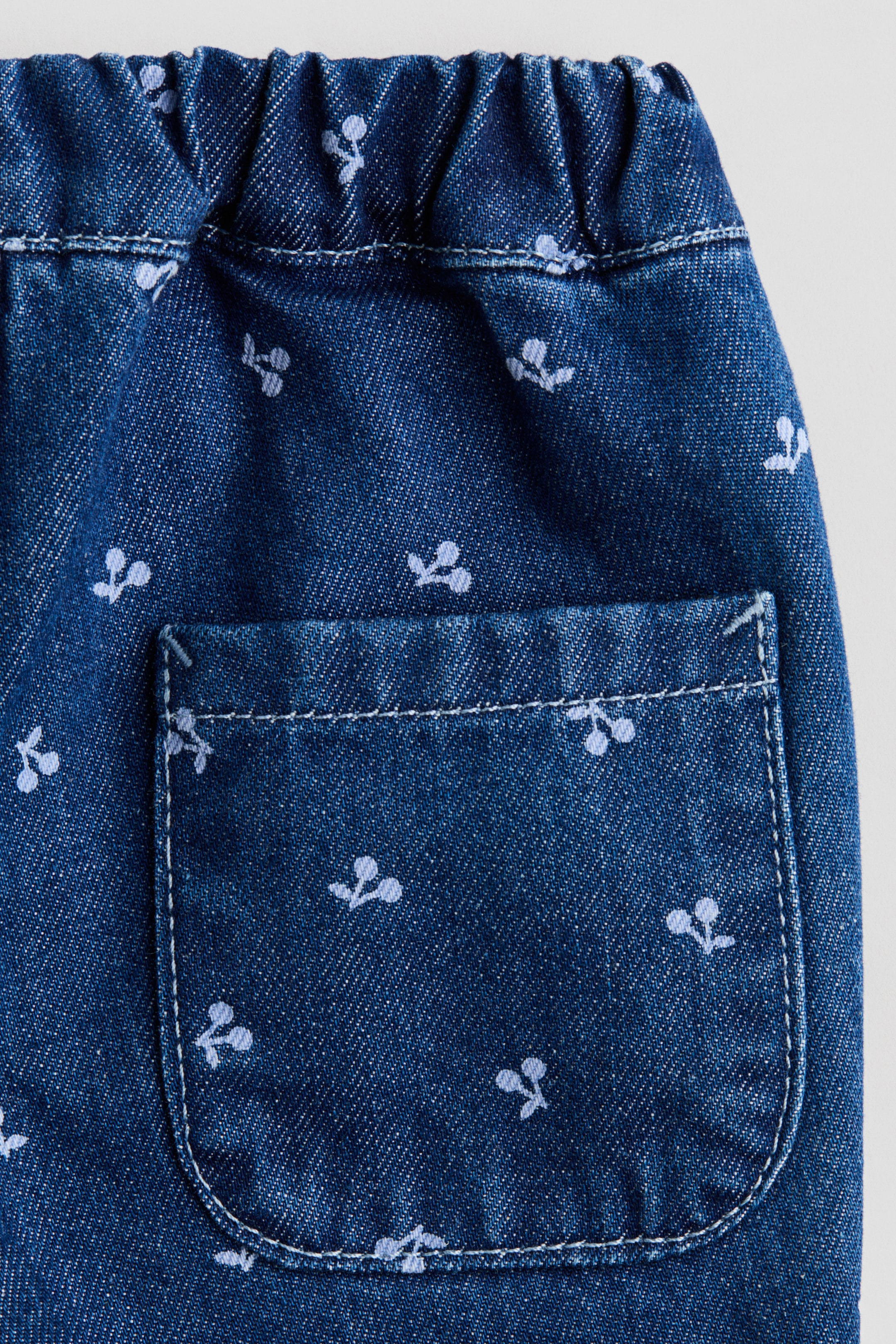 Ampliar la imagen: Pantalón de algodón - Azul denim oscuro/Cerezas - Kids | H&M MX 2