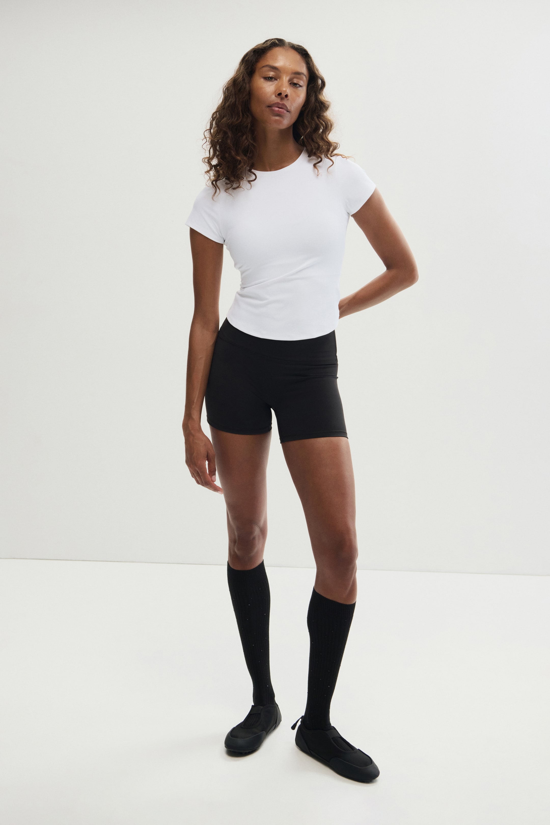 הצגת תמונה גדולה יותר: טישירט ספורט SculptMove™ - לבן - Ladies | H&M IL 1