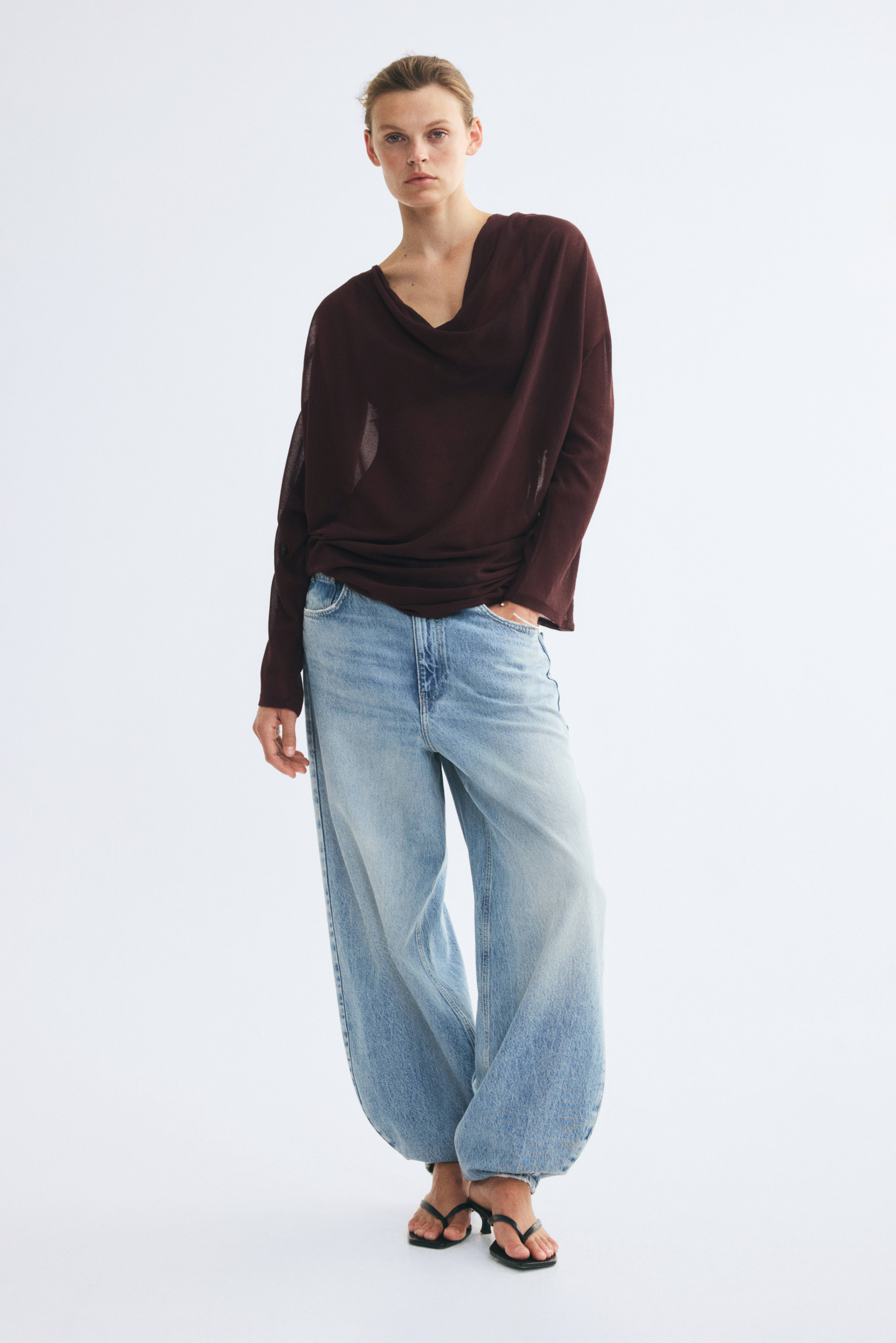 Blouse à encolure bénitier en fin tricot