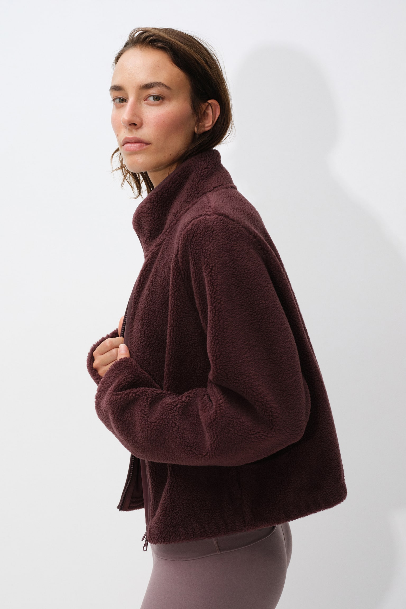 Женская куртка H&M Move Warm Teddy Fleece with ThermoMove™, цвет: Boysenberry — фото 2