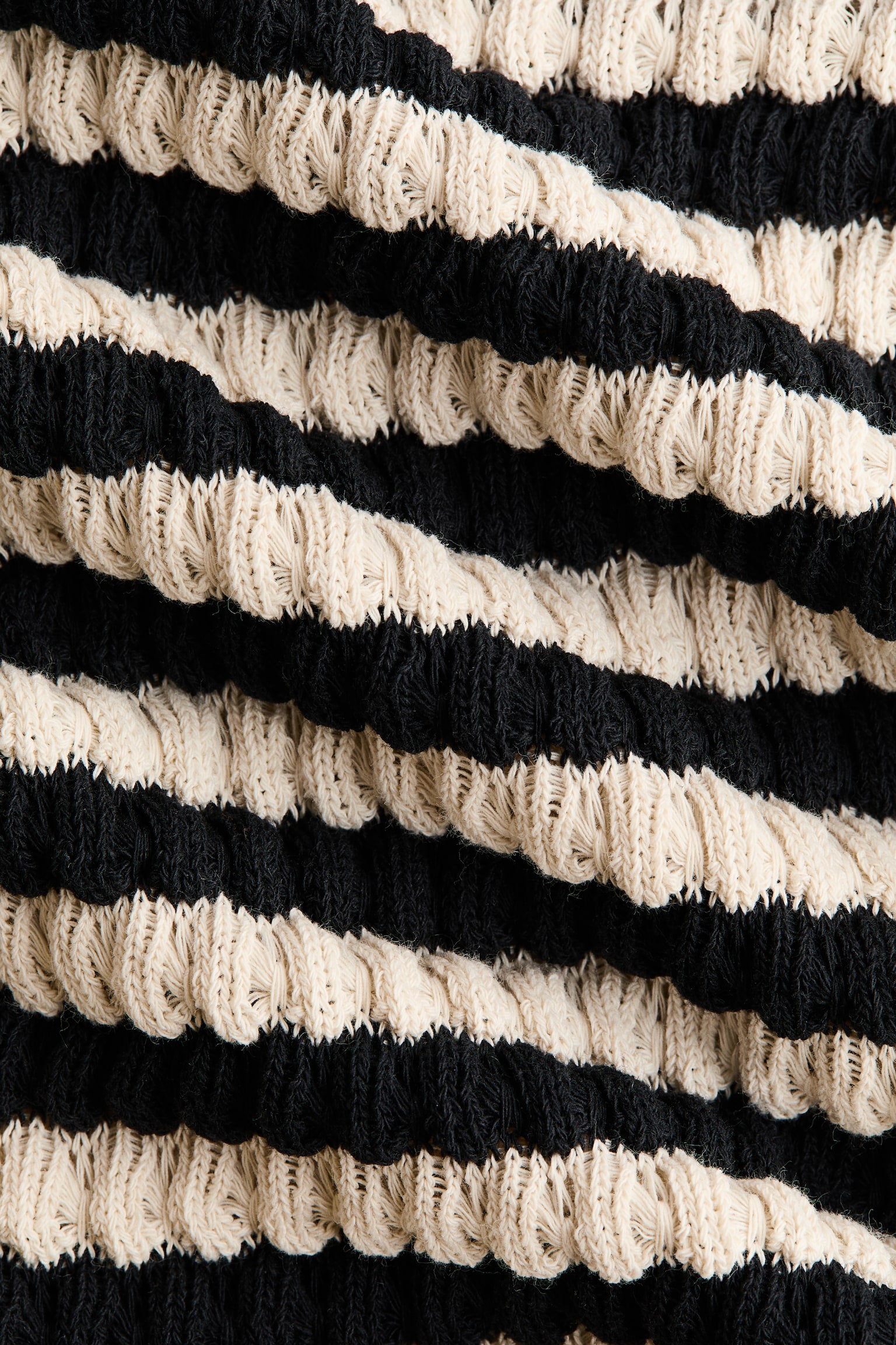 Crochet-look top - Black/Striped - 5