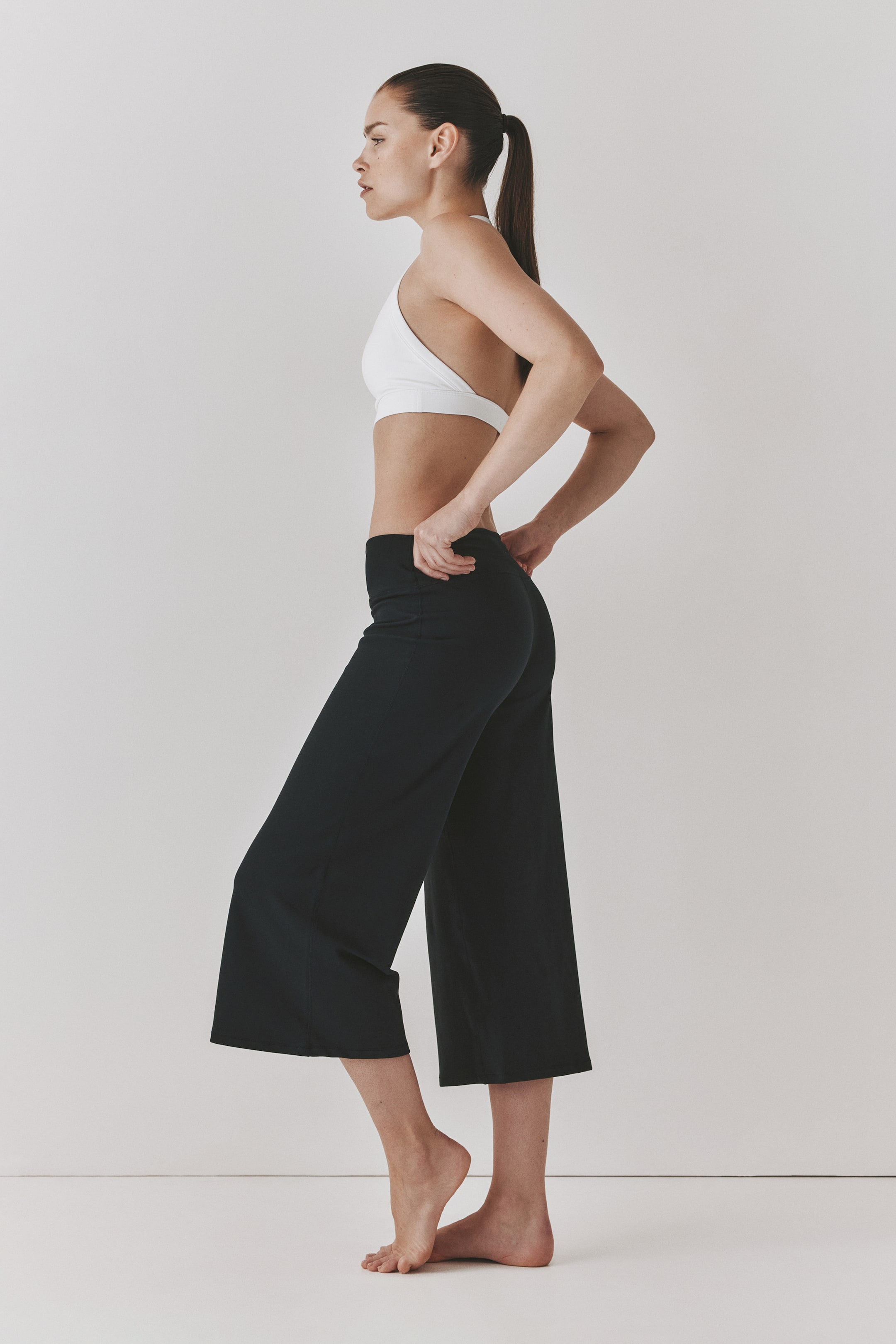 Wide-Leg Capri Sports Leggings with SoftMove™