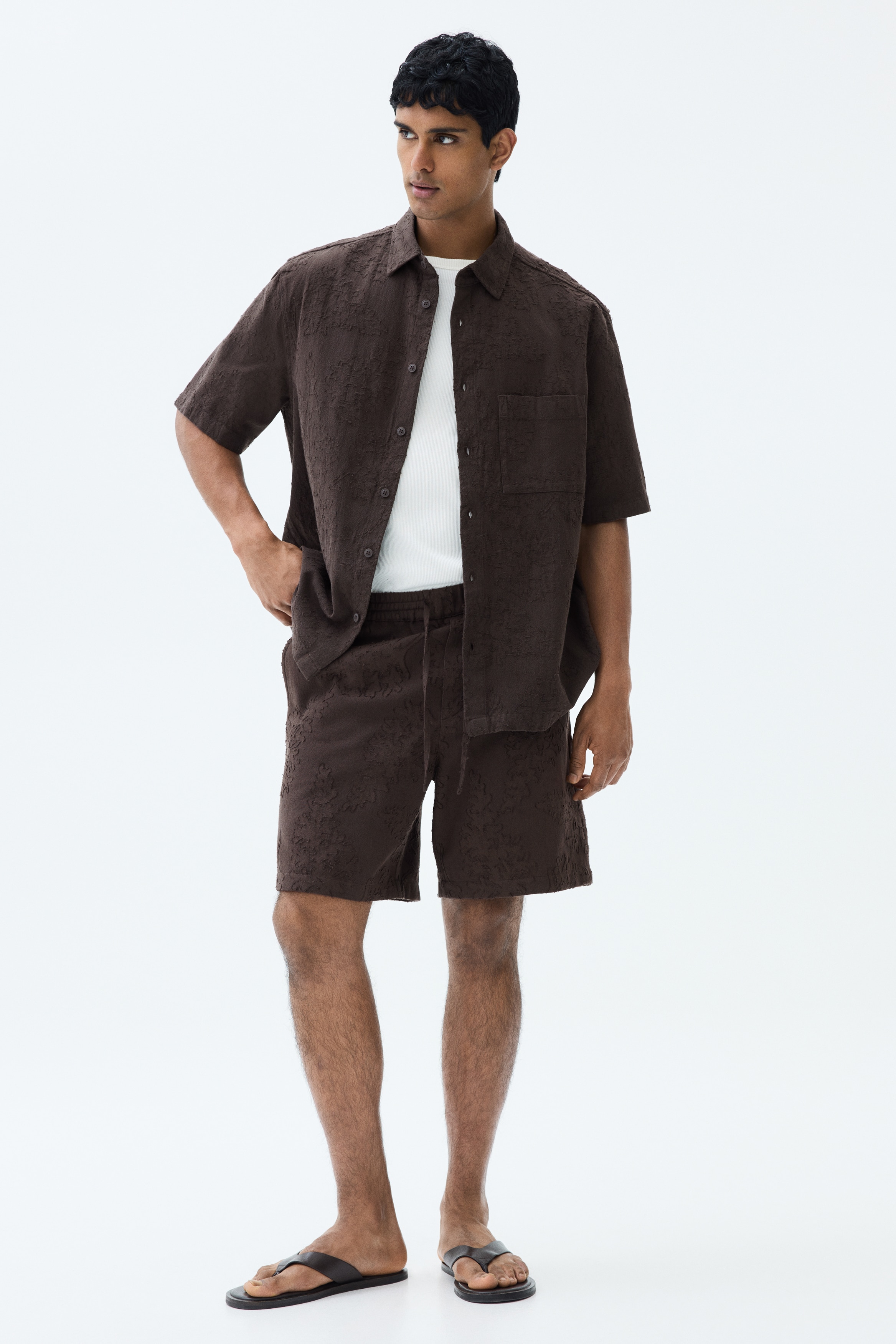 Relaxed Fit Textured shorts - Dark brown