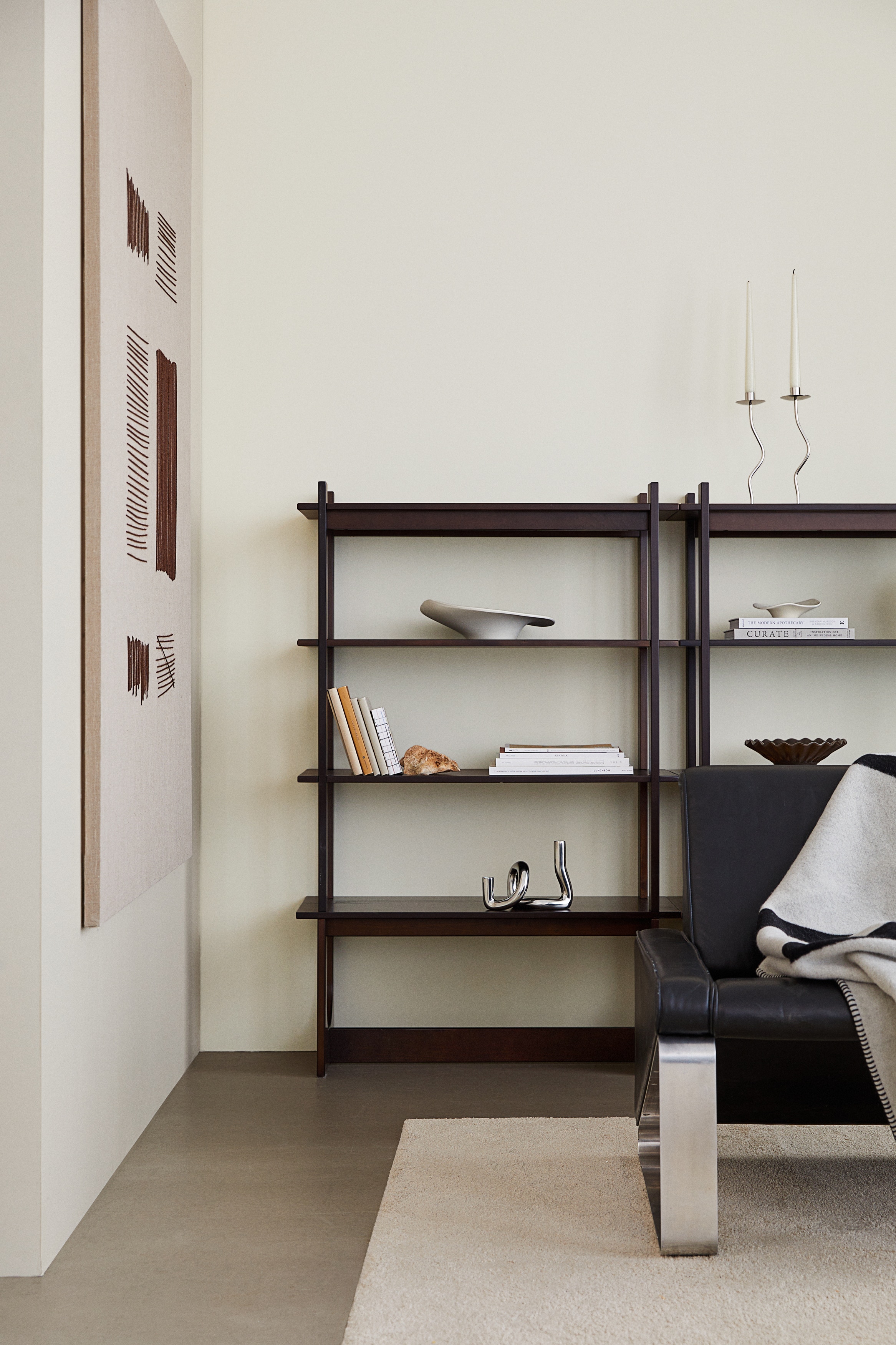 Golvhylla i trä - Mörkbrun/Ljusbeige