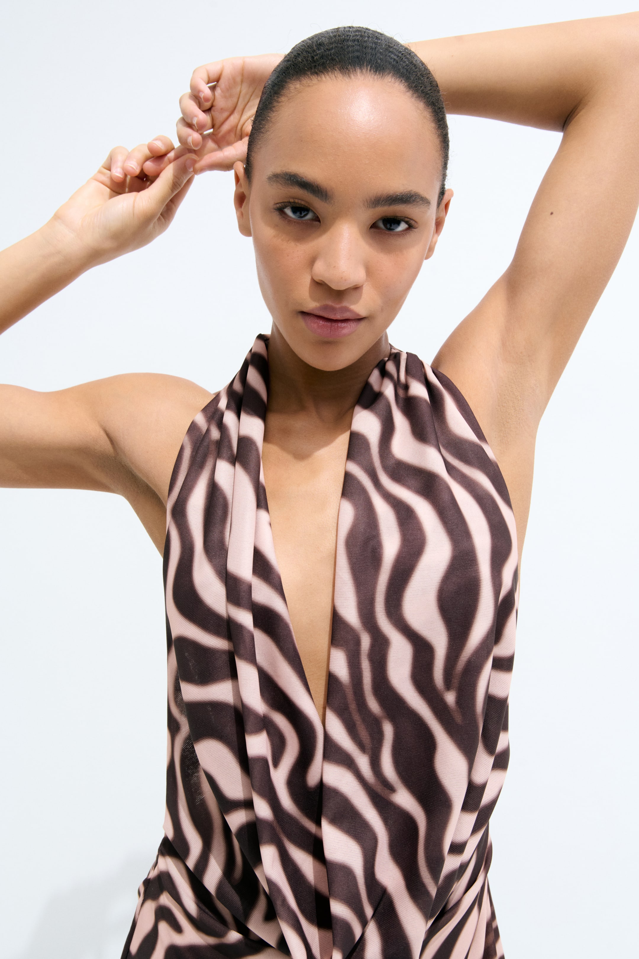 Женские платья H&M Printed Halterneck Dress — фото 4