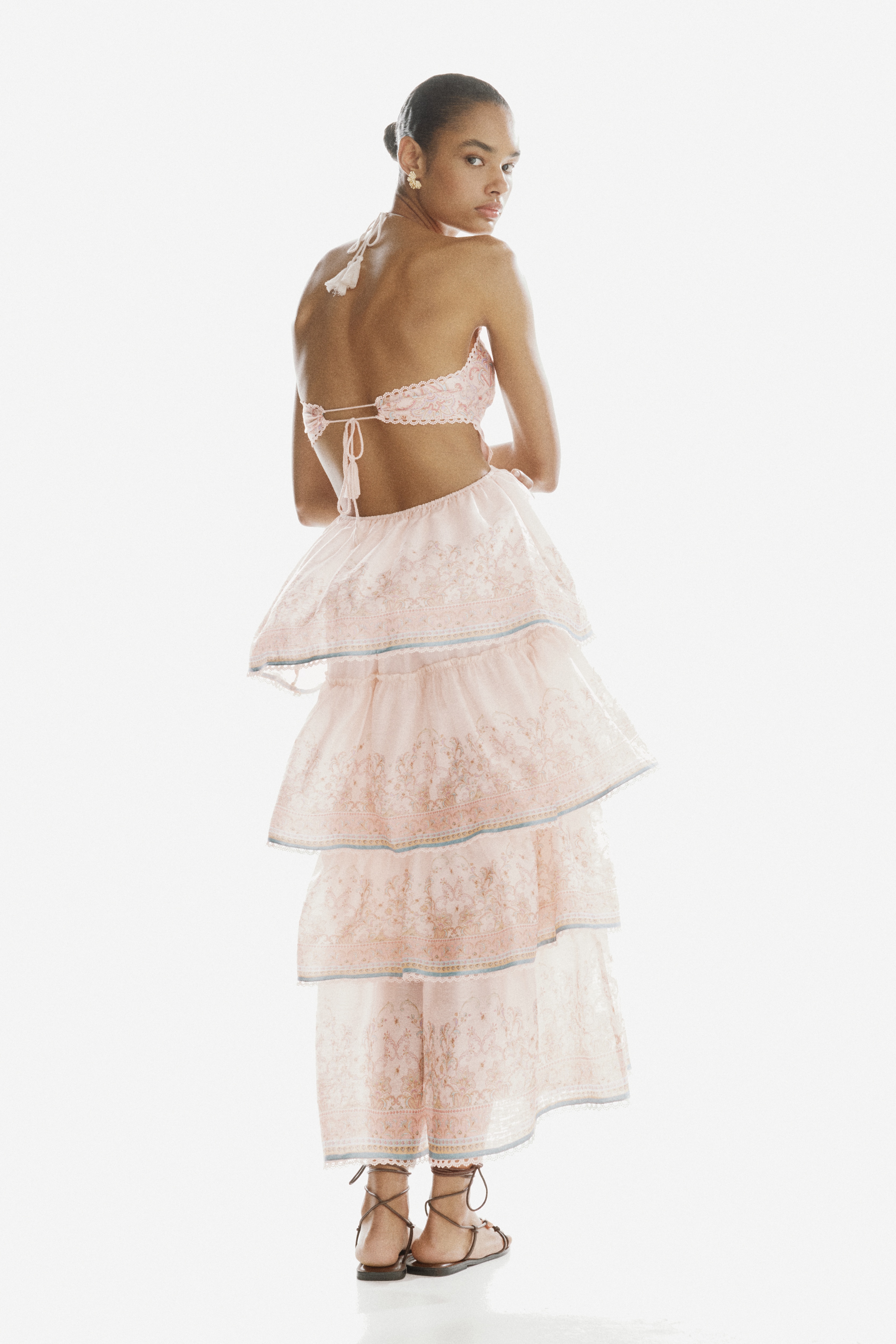 Vestido halter escalonado en mezcla de linoModelo