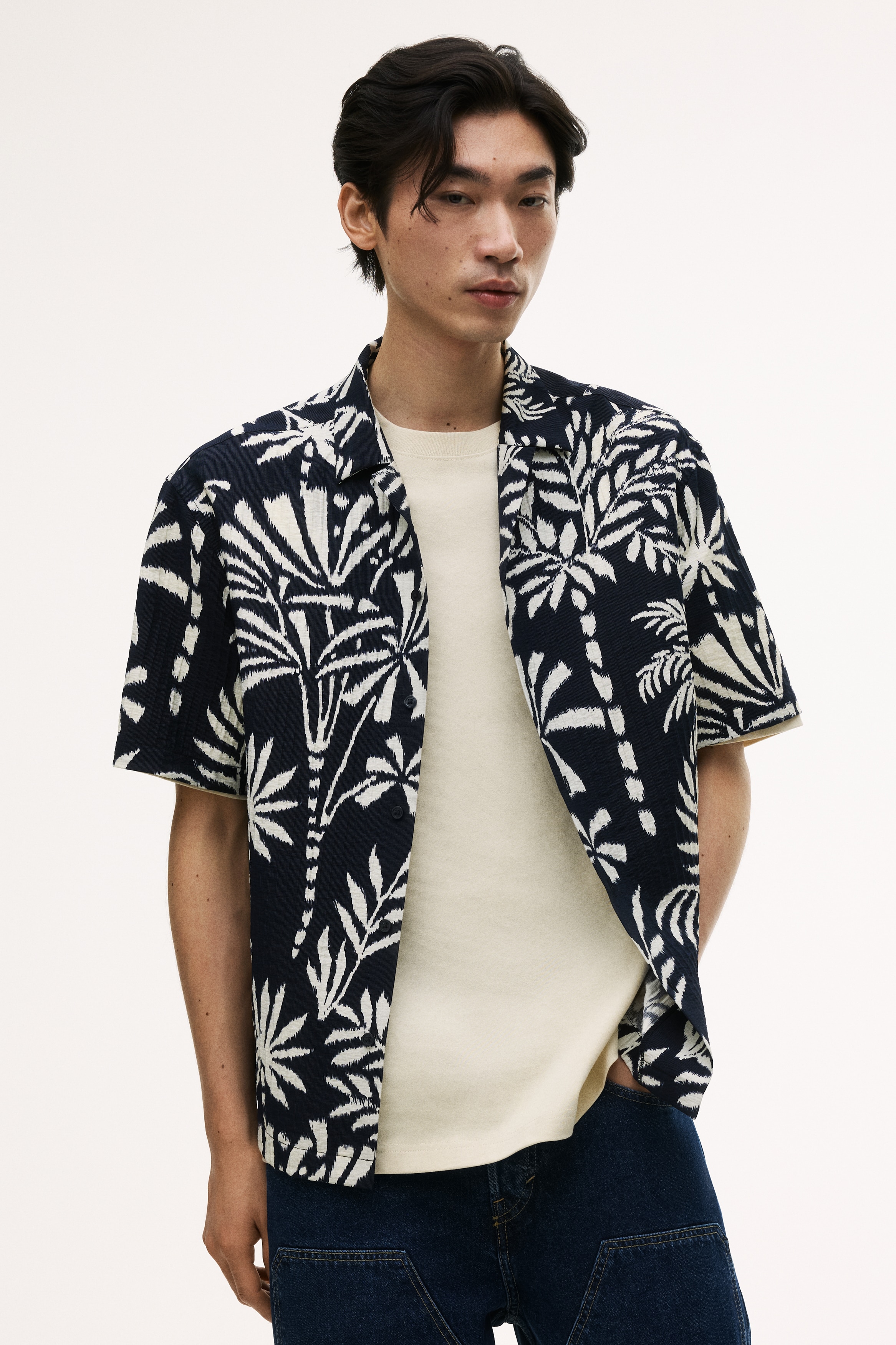 Regular Fit Textured resort shirt