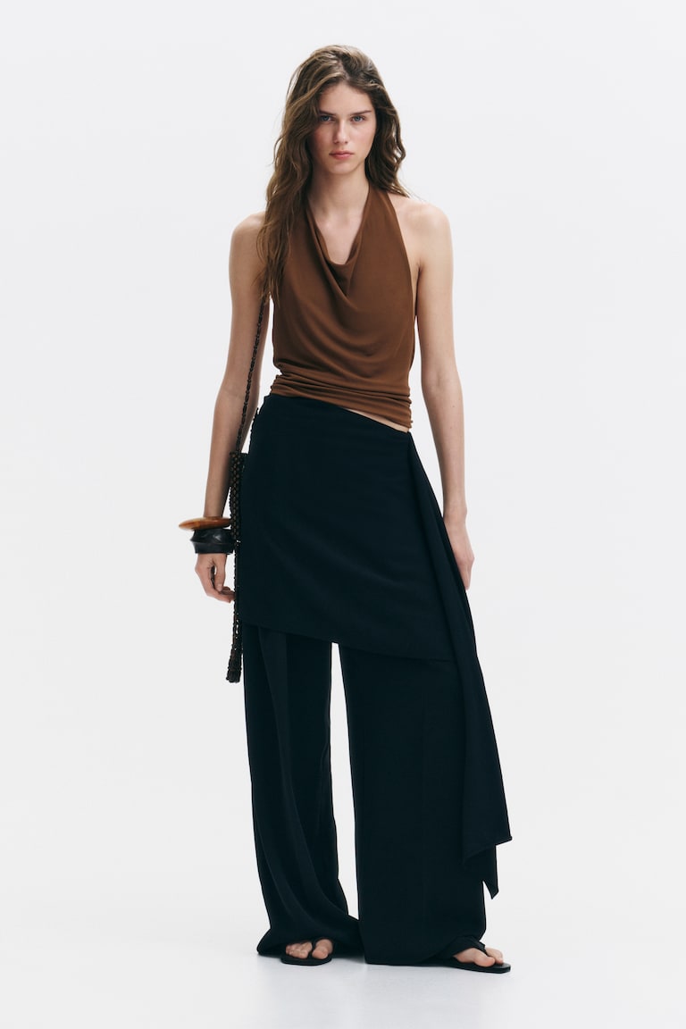 Bluza sa drapiranim halter izrezom