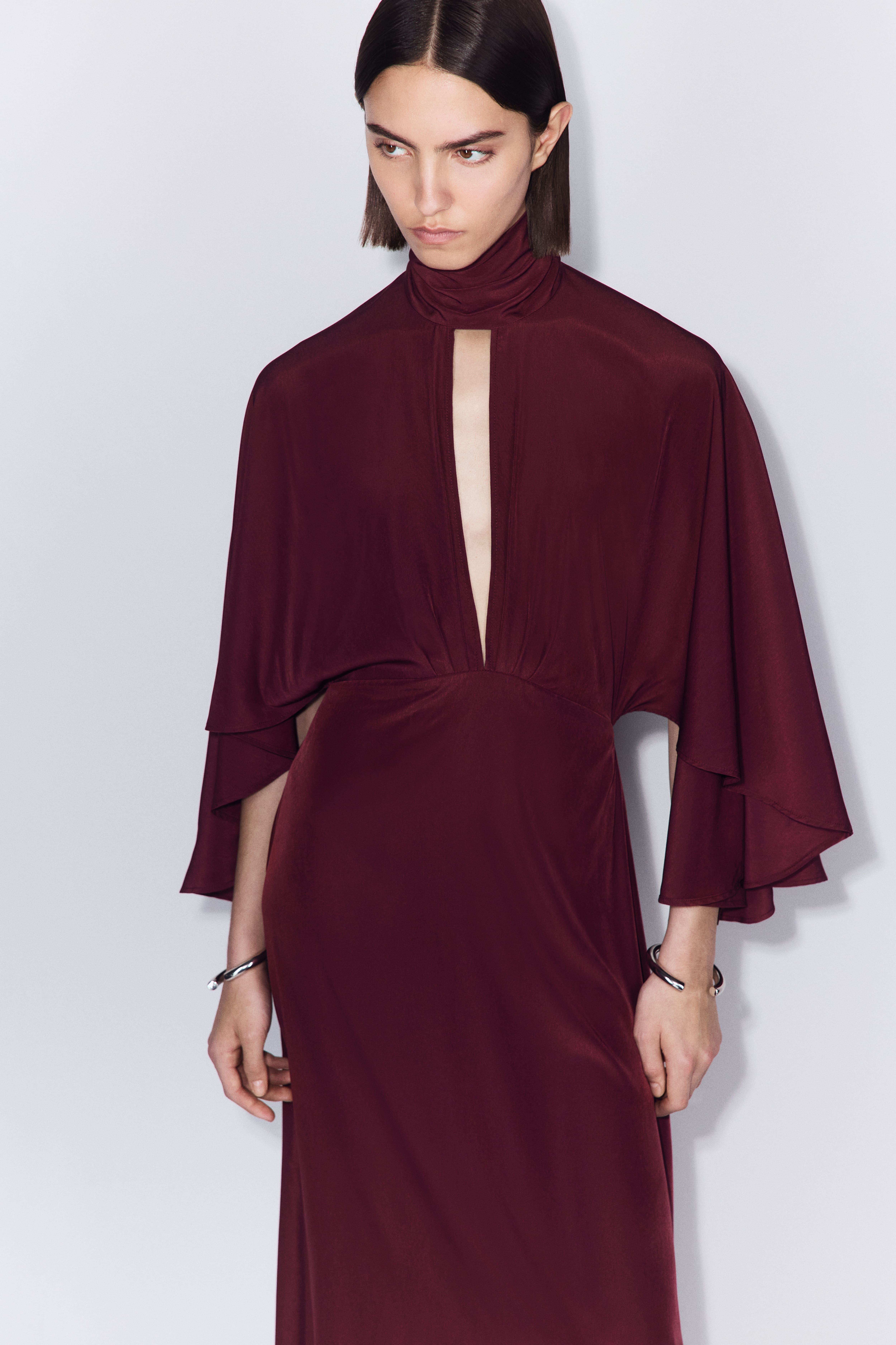 Robe cafetan à manches cape