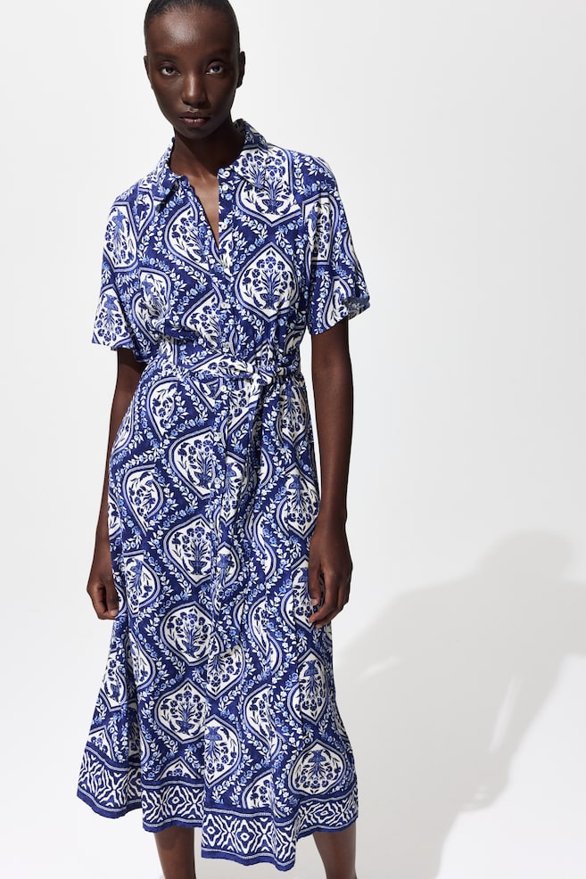 Blusenkleid mit Bindegürtel-Blau/Weiß gemustert - 3