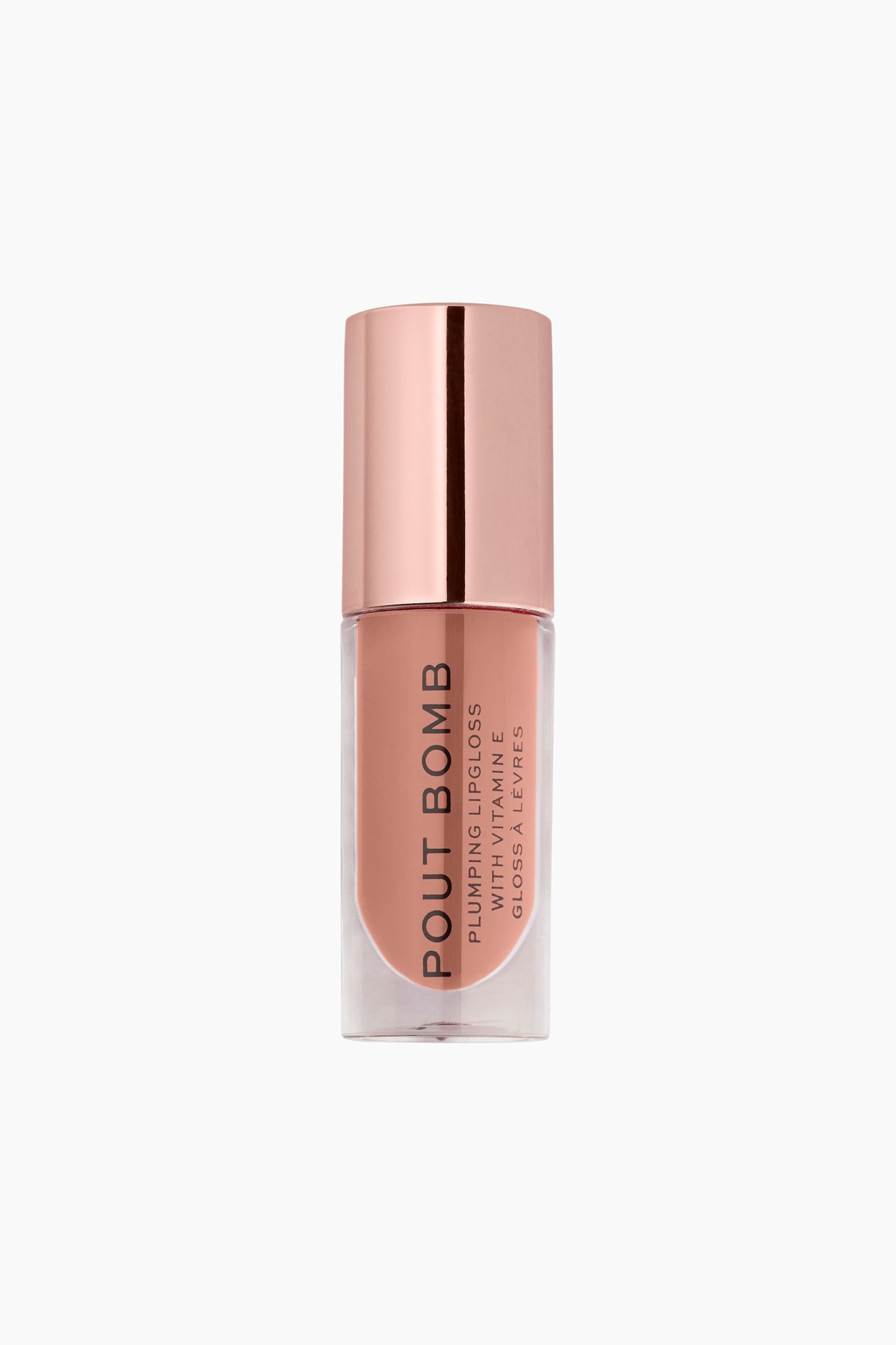 Ein Tube Pout Bomb Plumping Lipgloss steht aufrecht und zeigt eine transparente, zylindrische Flasche mit nude-rosa Gloss. Die Tube ist mit vertikalem, schwarzem Branding-Text versehen und wird von einer reflektierenden, metallisch roségoldenen Kappe abgeschlossen. - 1