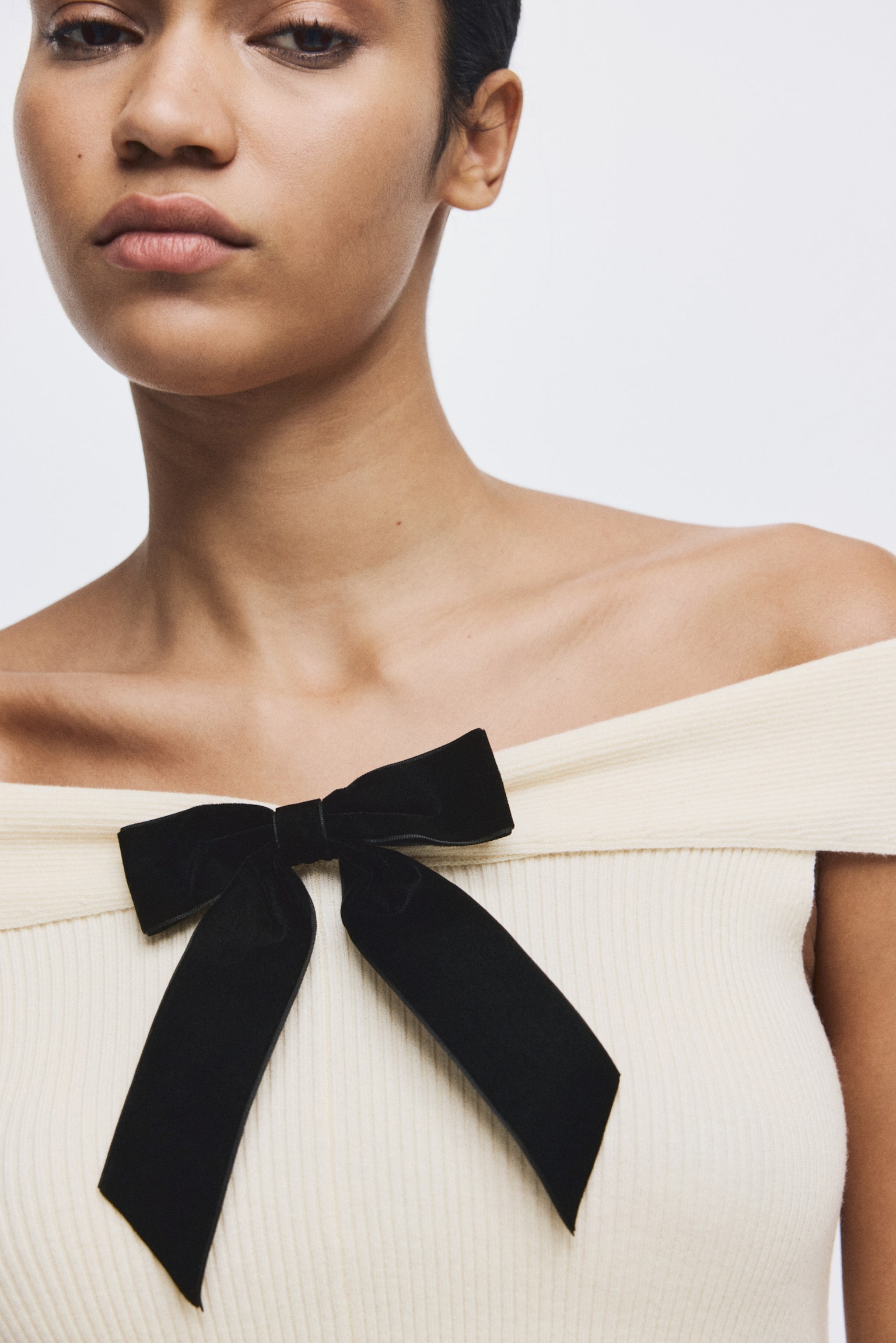Bow-detail off-the-shoulder top - Cream/Black - 3