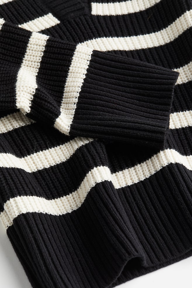 Pullover con colletto in maglia a coste - Nero/bianco righe/Beige chiaro/nero righe/Crema/nero righe - 5