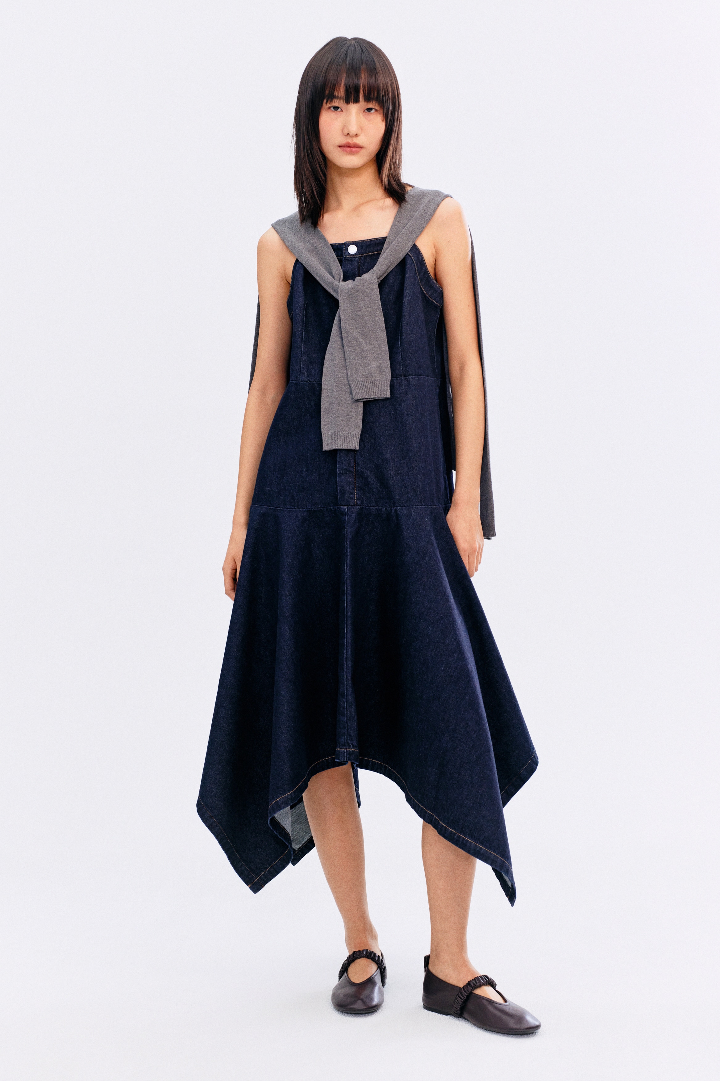アシンメトリー デニムキャミワンピース - ダークデニムブルー