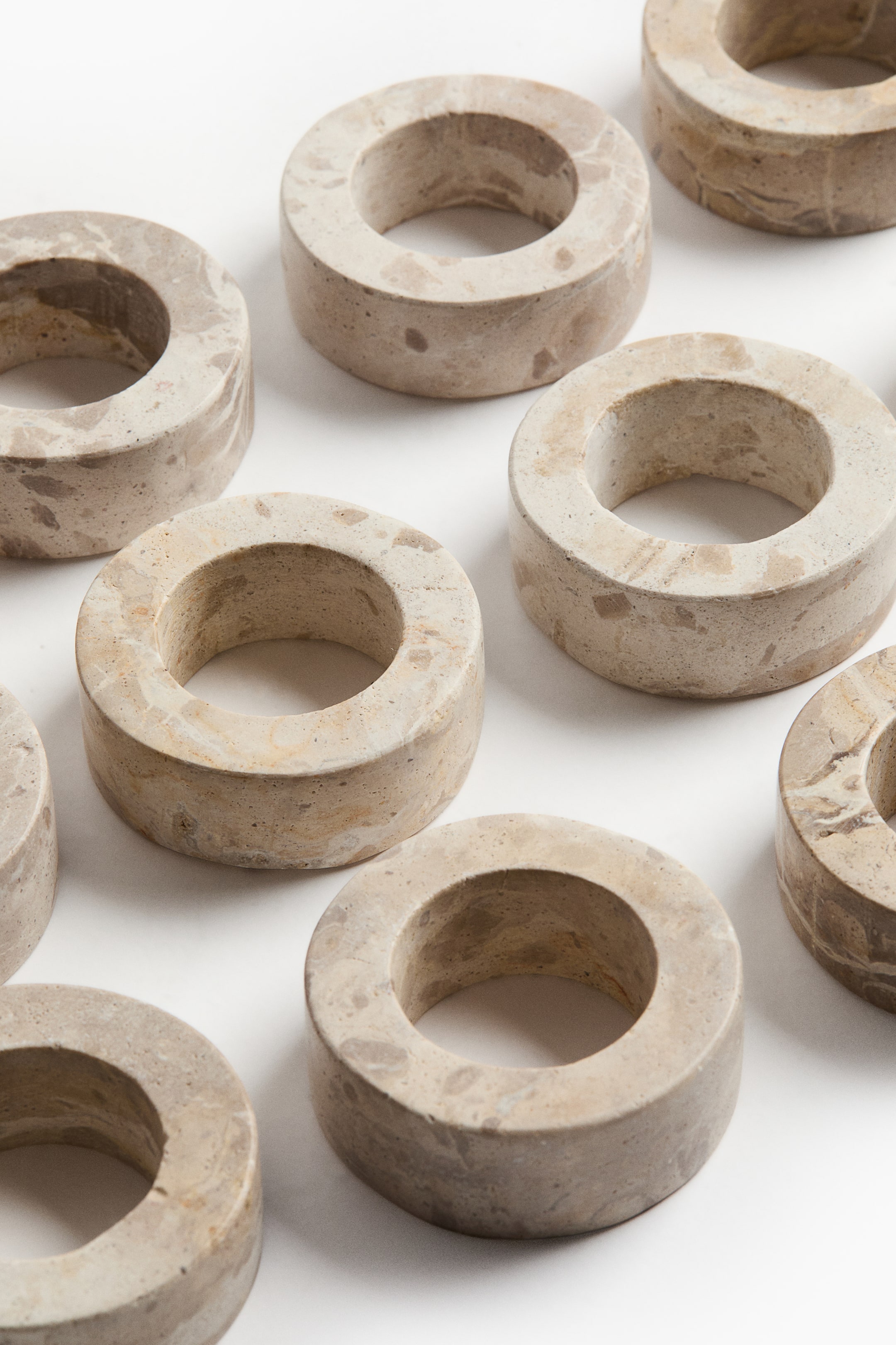 Ver imagen más grande: Pack de 4 servilleteros de mármol - Beige/Marmóreo - HOME | H&M ES 2