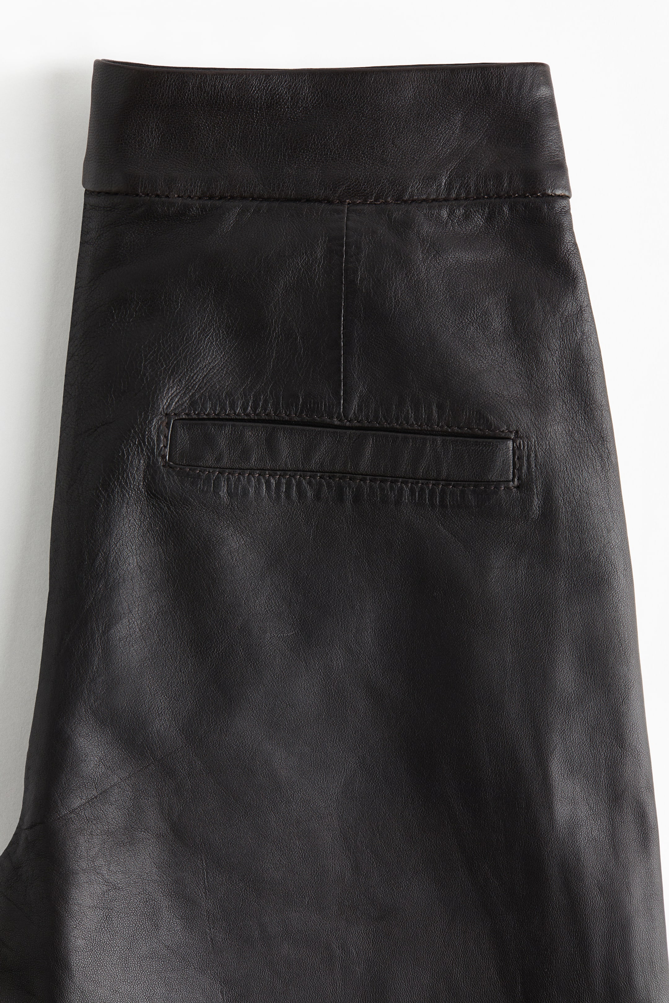 Visa större bild: Rak skinnbyxa - Dark brown - DAM | H&M SE 4