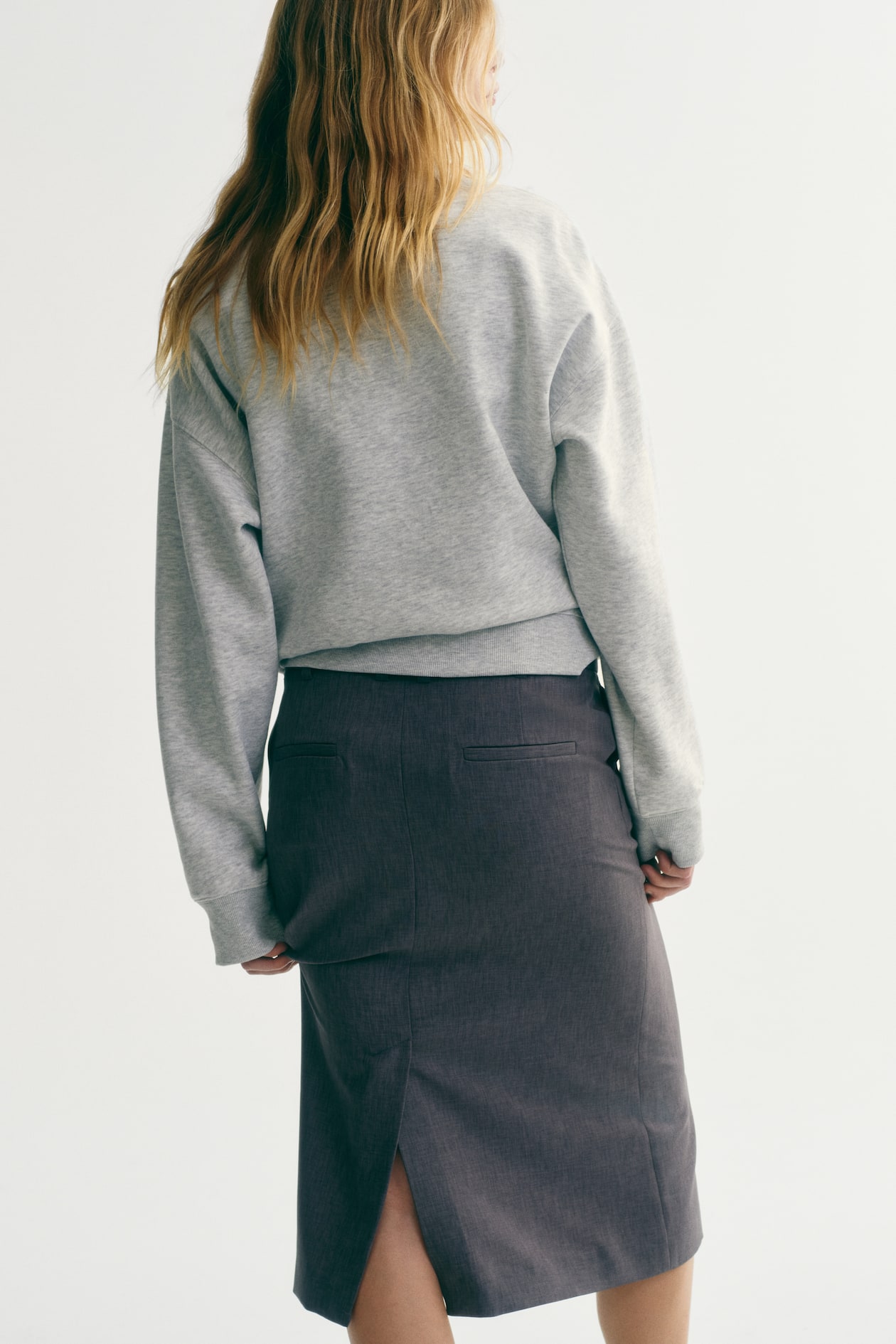 Sweatshirt with Text Motif - image 5