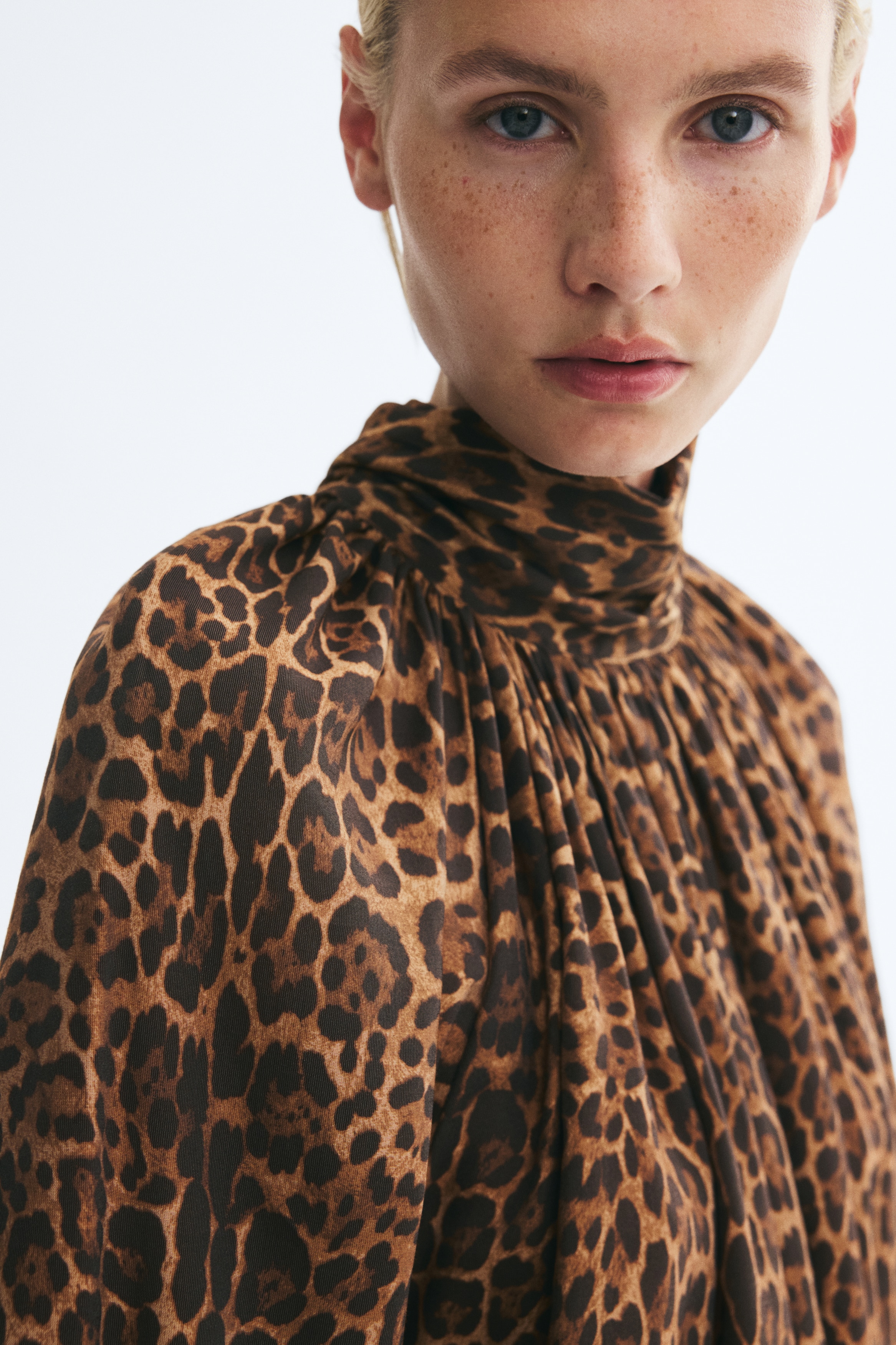 Balloon-Sleeved Blouse thumbnail 3
