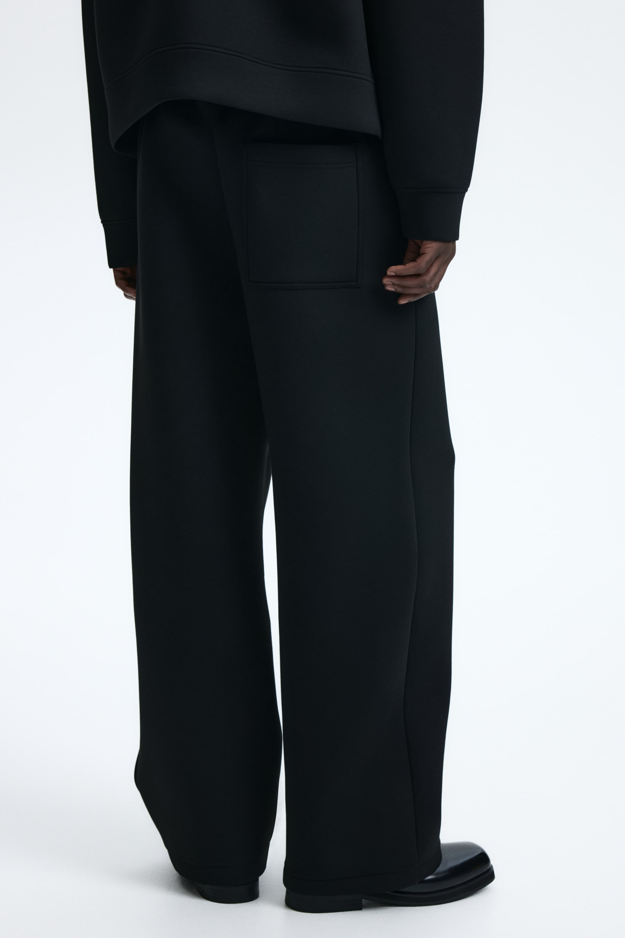 Zobraziť väčší obrázok: Športové nohavice Relaxed Fit - Čierna - MUŽI | H&M SK 4