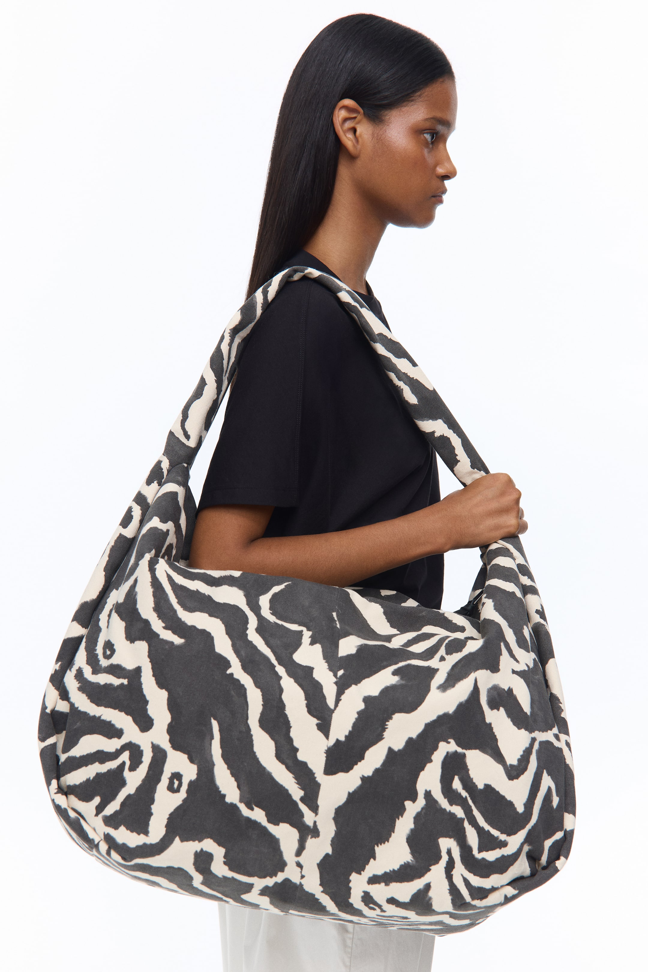 Женские сумки H&M Extra-Large Canvas Shoulder — фото 3