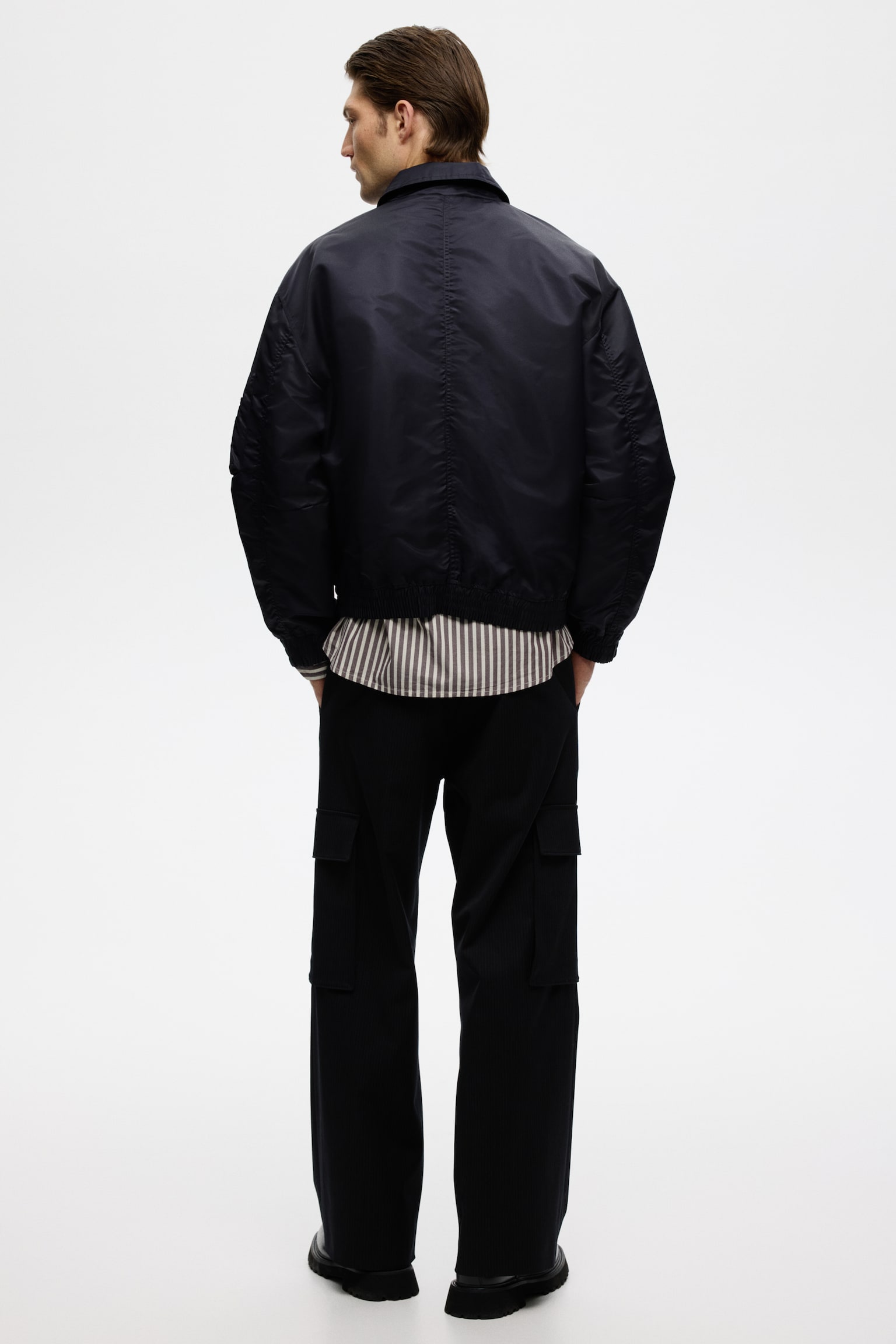 Мужская куртка H&M Nylon Bomber, цвет: Тёмно-синий — фото 5