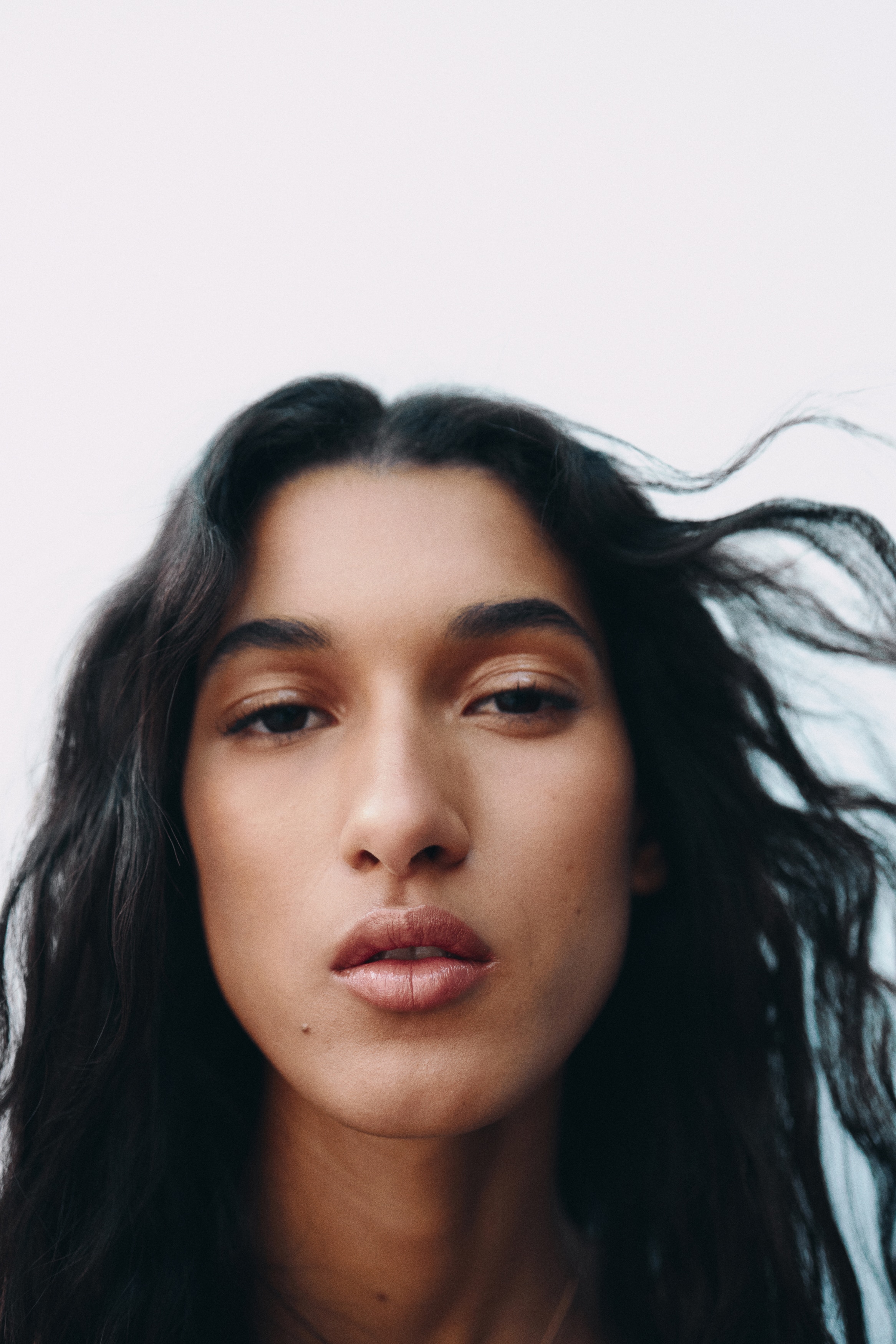 Sheer Brilliance batom - Roasted Peach/Moon Mauve/Flamingo Fling/Sassy Pink/Sunset Sorbet/Rose Romance/Apple Vibe/Berry Burst/Coral Pop