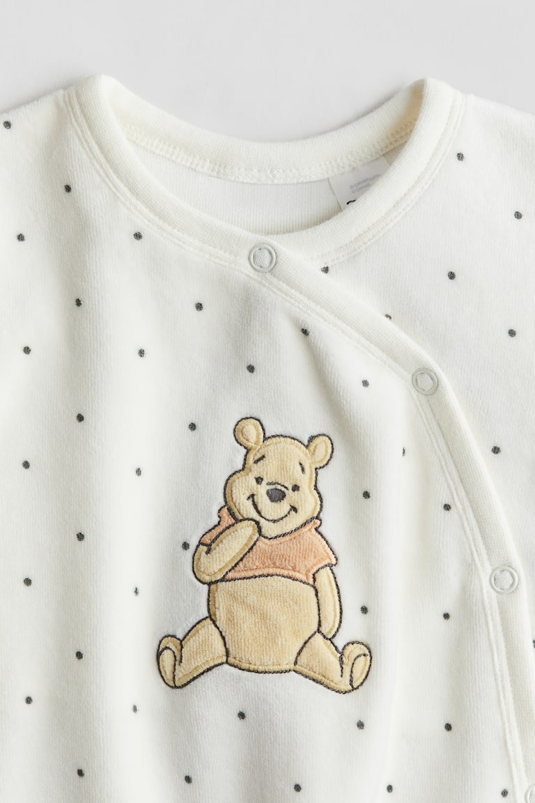 ベロアカバーオールパジャマ - ホワイト／くまのプーさん - Kids | H&M JP
