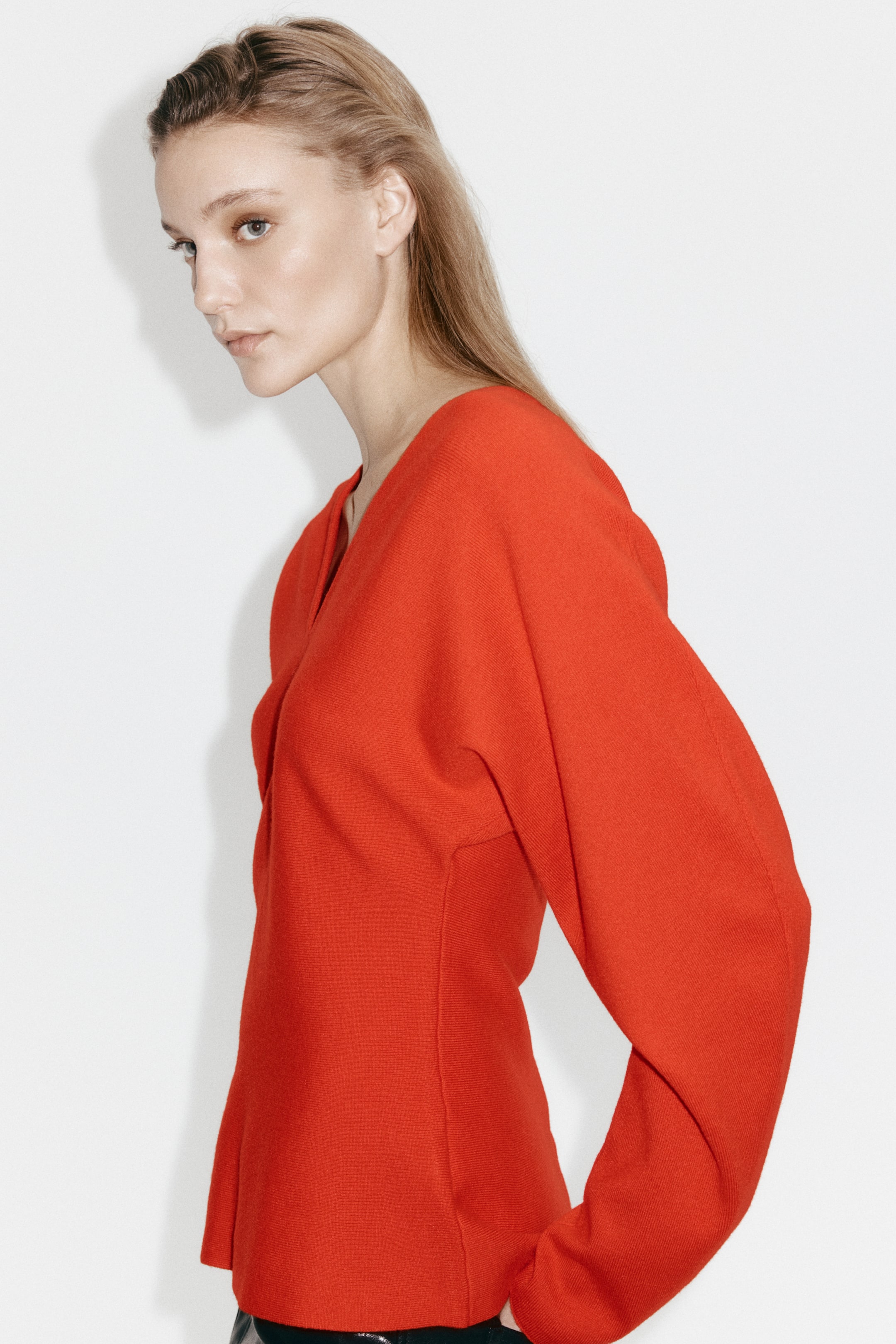 이미지 확대 보기: V넥 니트 탑 - 브라이트 레드 - 여성 | H&M KR 2