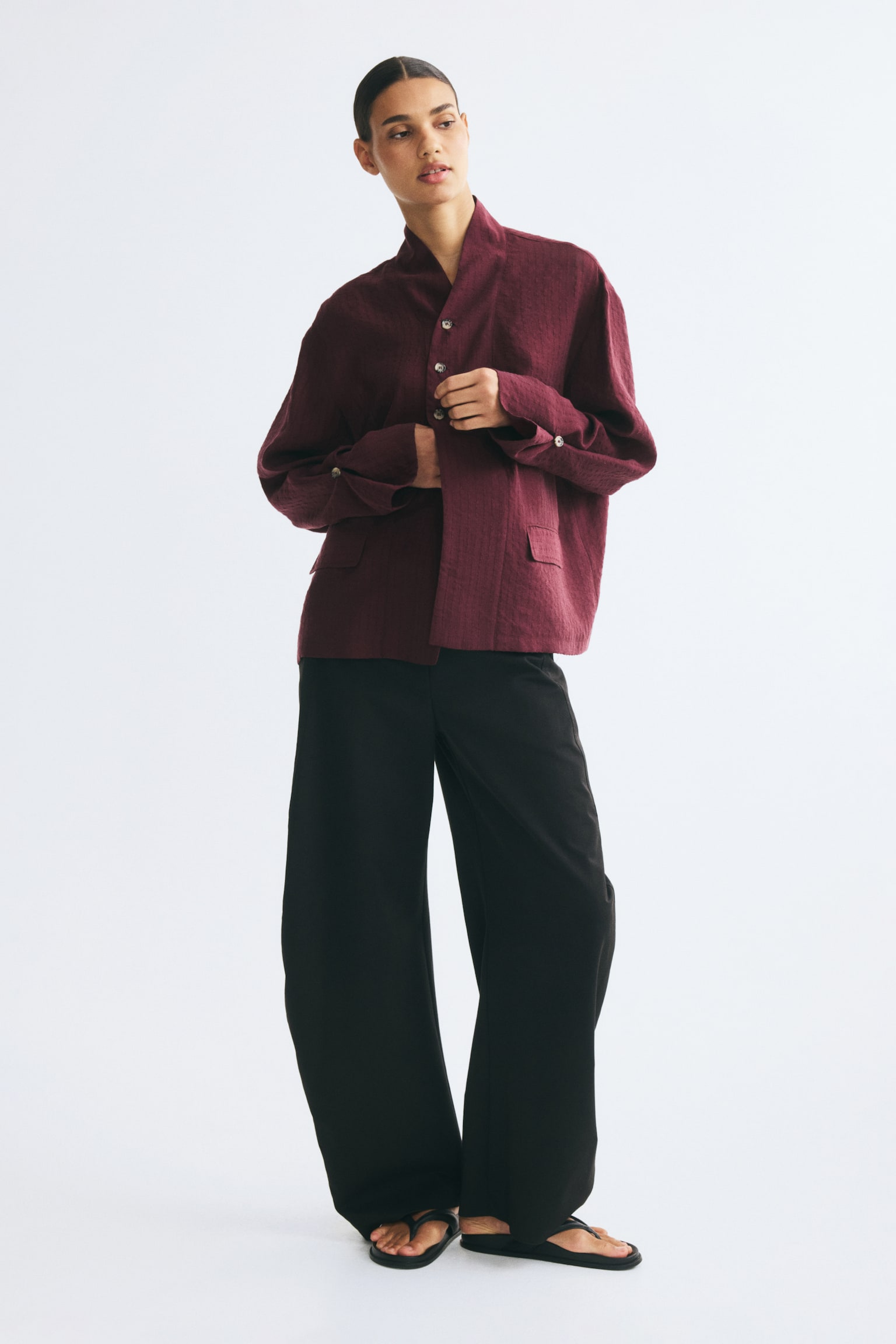Женская рубашка H&M Textured-Weave Button-Detail, цвет: Бордовый — фото 3