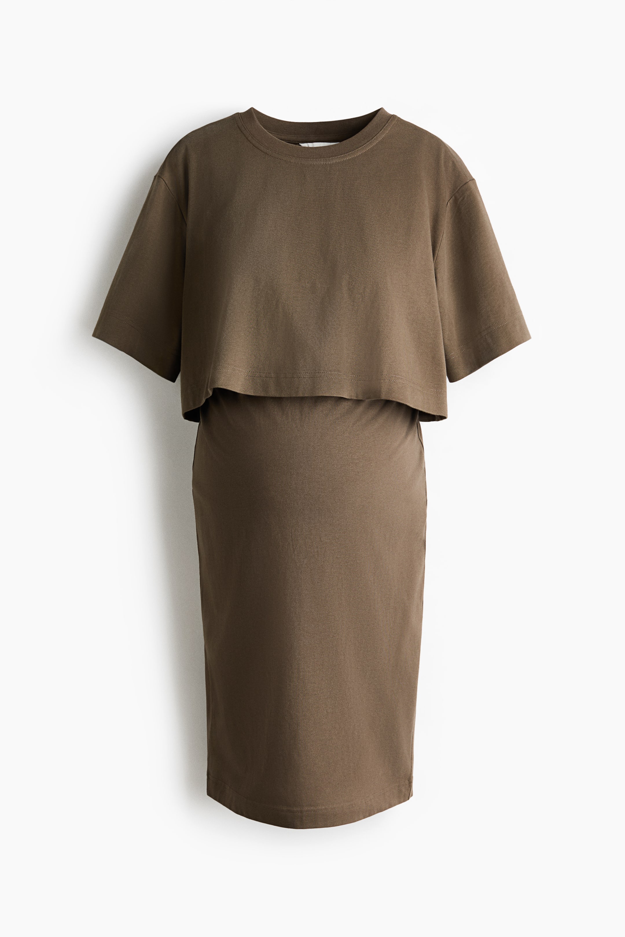 Zobrazit větší obrázek: Dvoudílná sada z měkké, olivově zelené úpletové látky představuje svůj přední pohled, s krátkým topem s kulatým výstřihem, spadlými rameny a rukávy končícími těsně nad lokty. Top je vrstvený přes přiléhavou sukni délky ke kolenům, která ukazuje zakryté elastické zakončení v horní části.