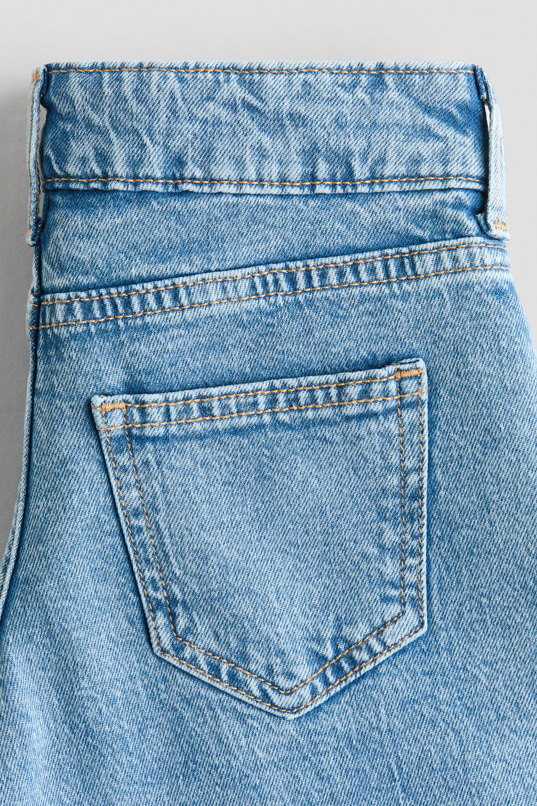 Jean taille basse à jambes larges