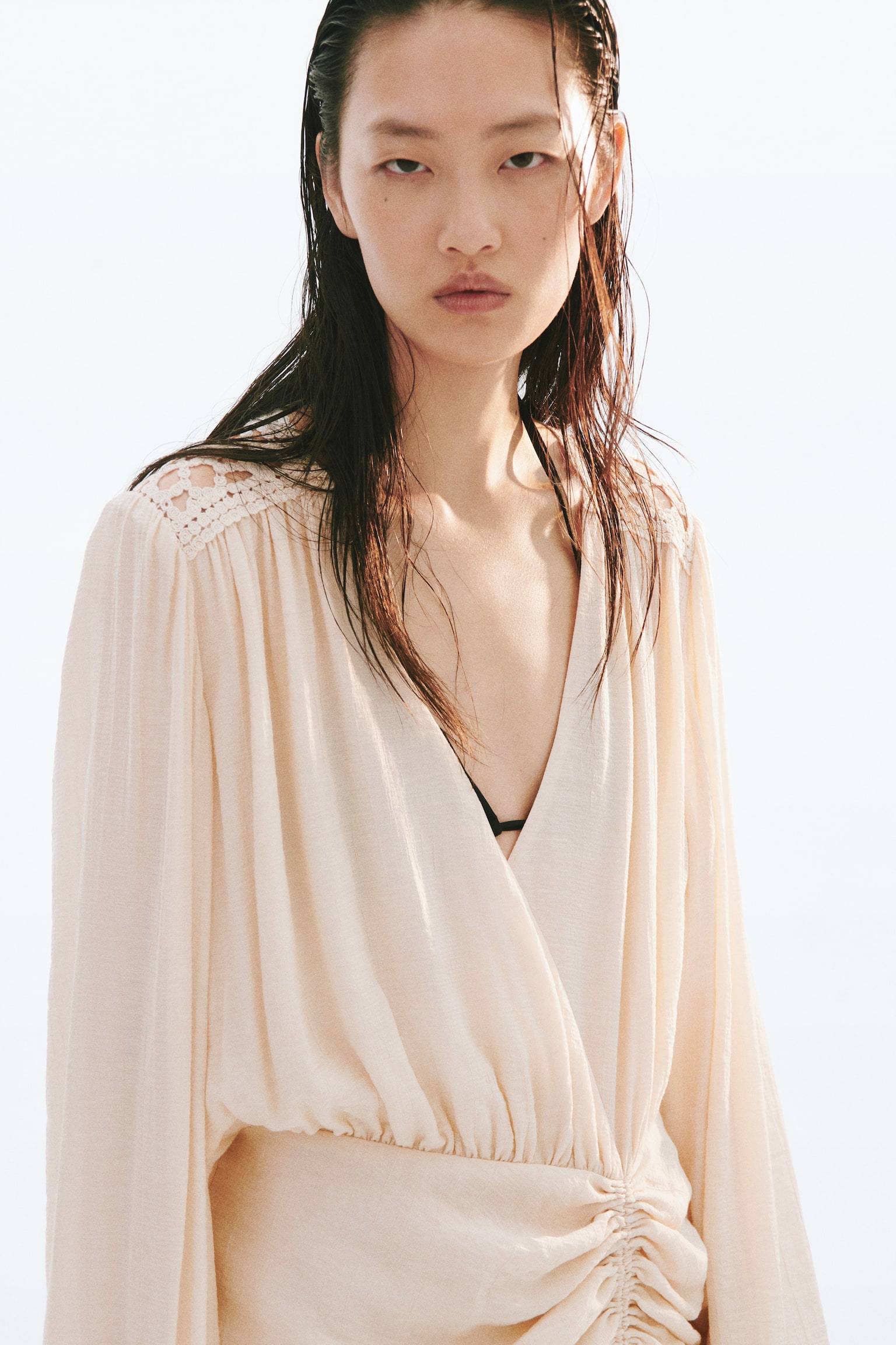 Женское платье H&M Drawstring-Detail Balloon-Sleeved, цвет: Светлый абрикосовый — фото 3