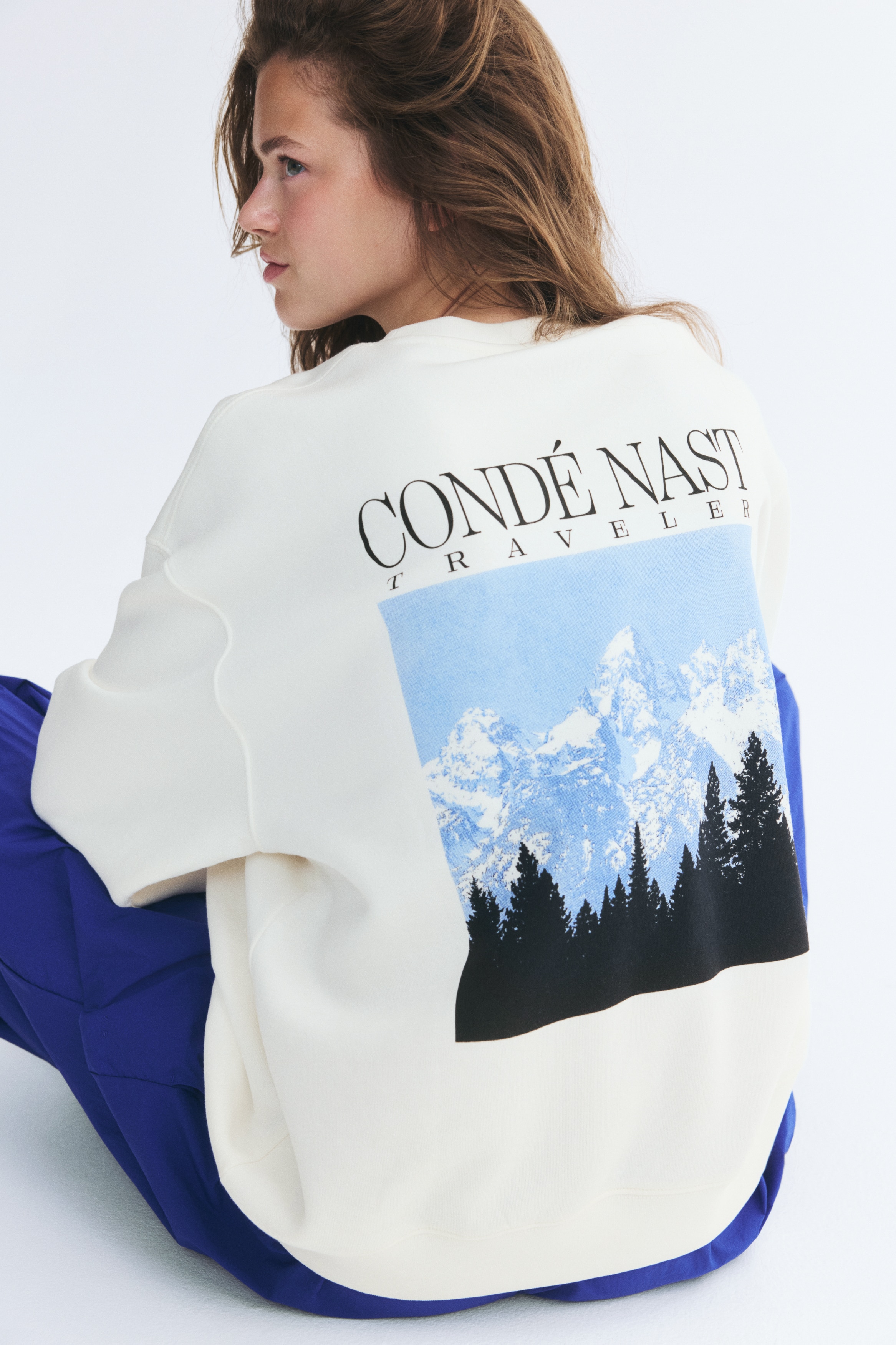Áo nỉ dáng thụng in hình - Màu trắng/Condé Nast Traveller