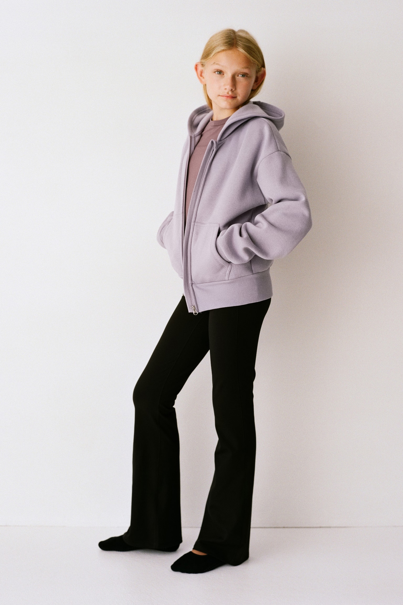 Детские леггинсы H&M Move Low Flared Yoga with SoftMove™, цвет: Чёрный — фото 5