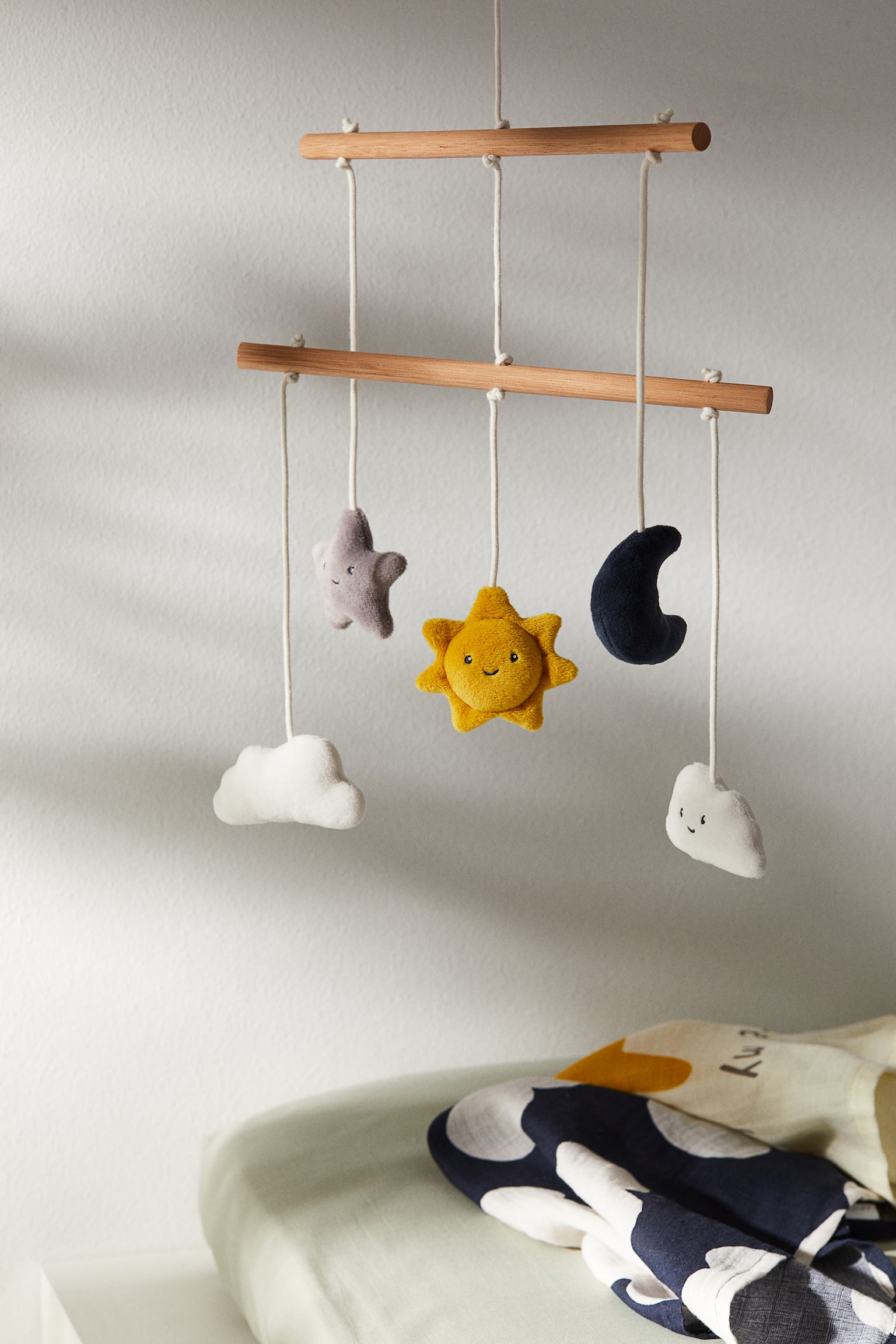 Baby mobile - Yellow/Stars - 2