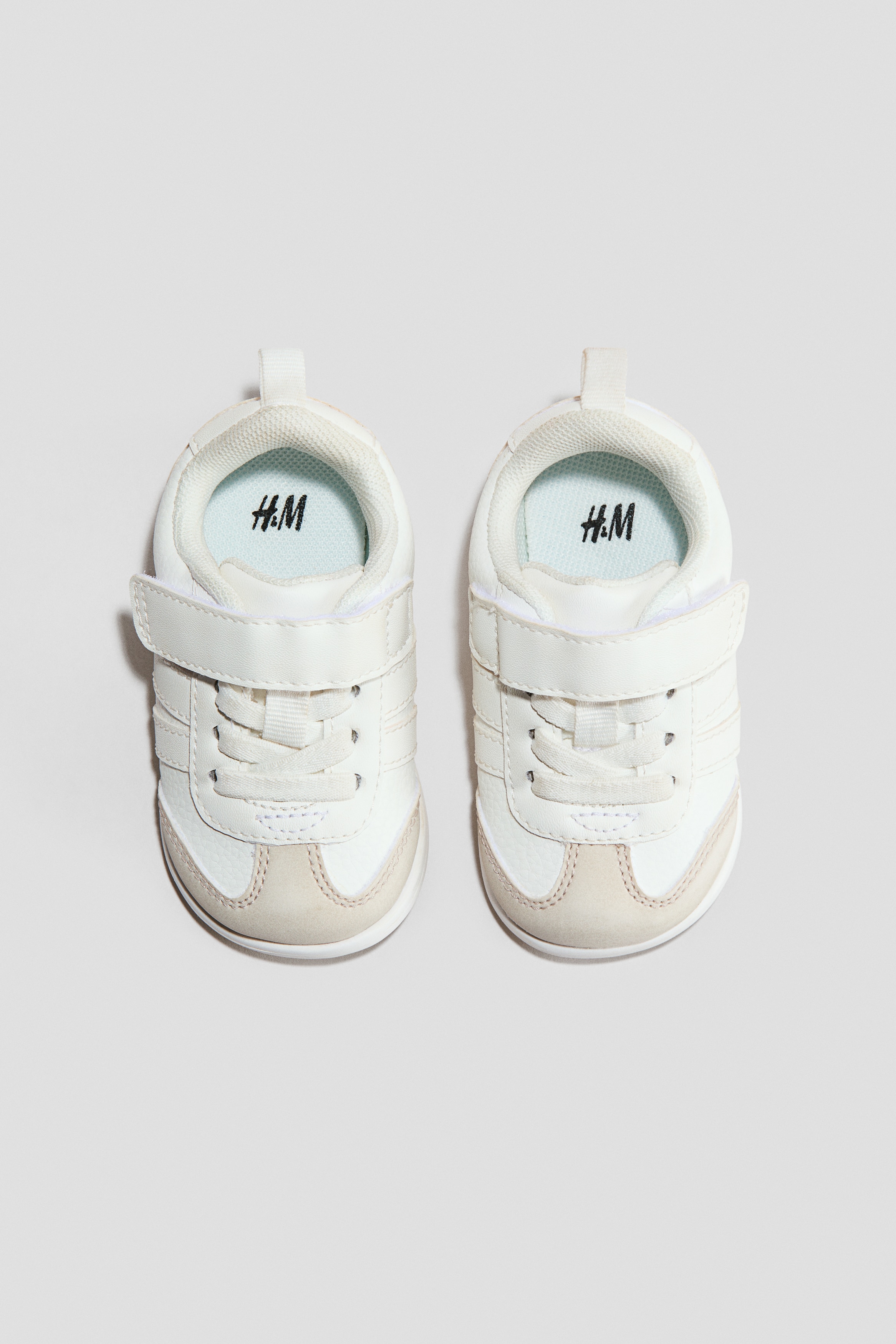 Barefoot SneakersModel