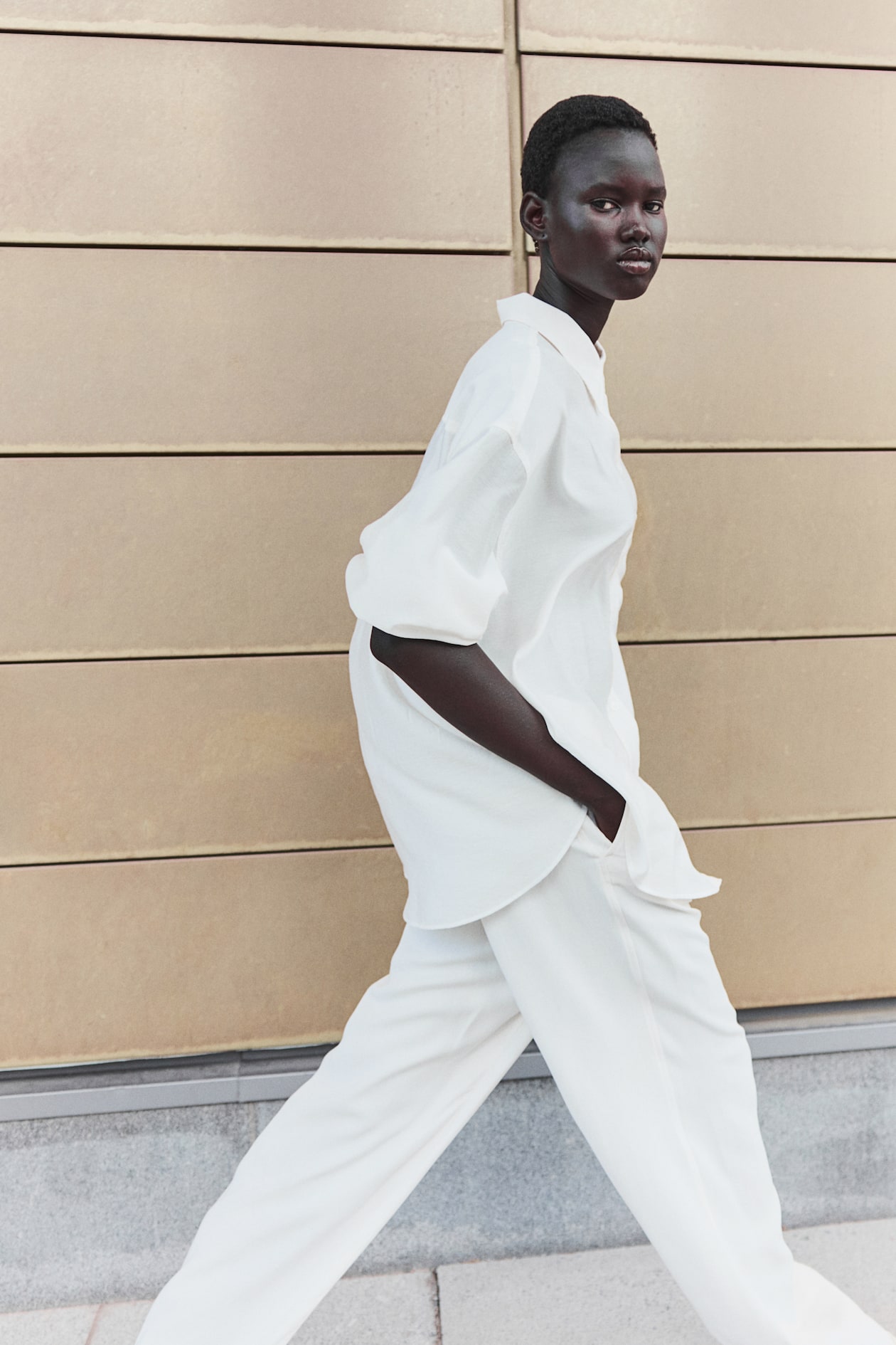 Outfit Hot White Leggings HOT Outfit Camicia Bianca Donna Mare