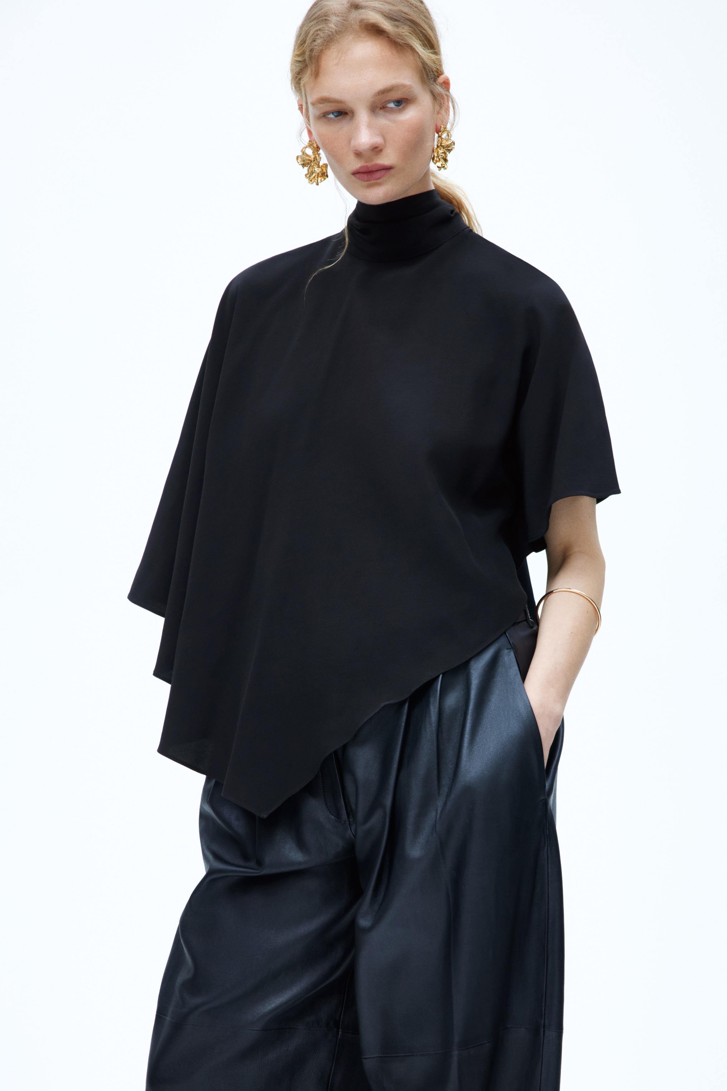 Asymmetrisk ponchobluse - Sort