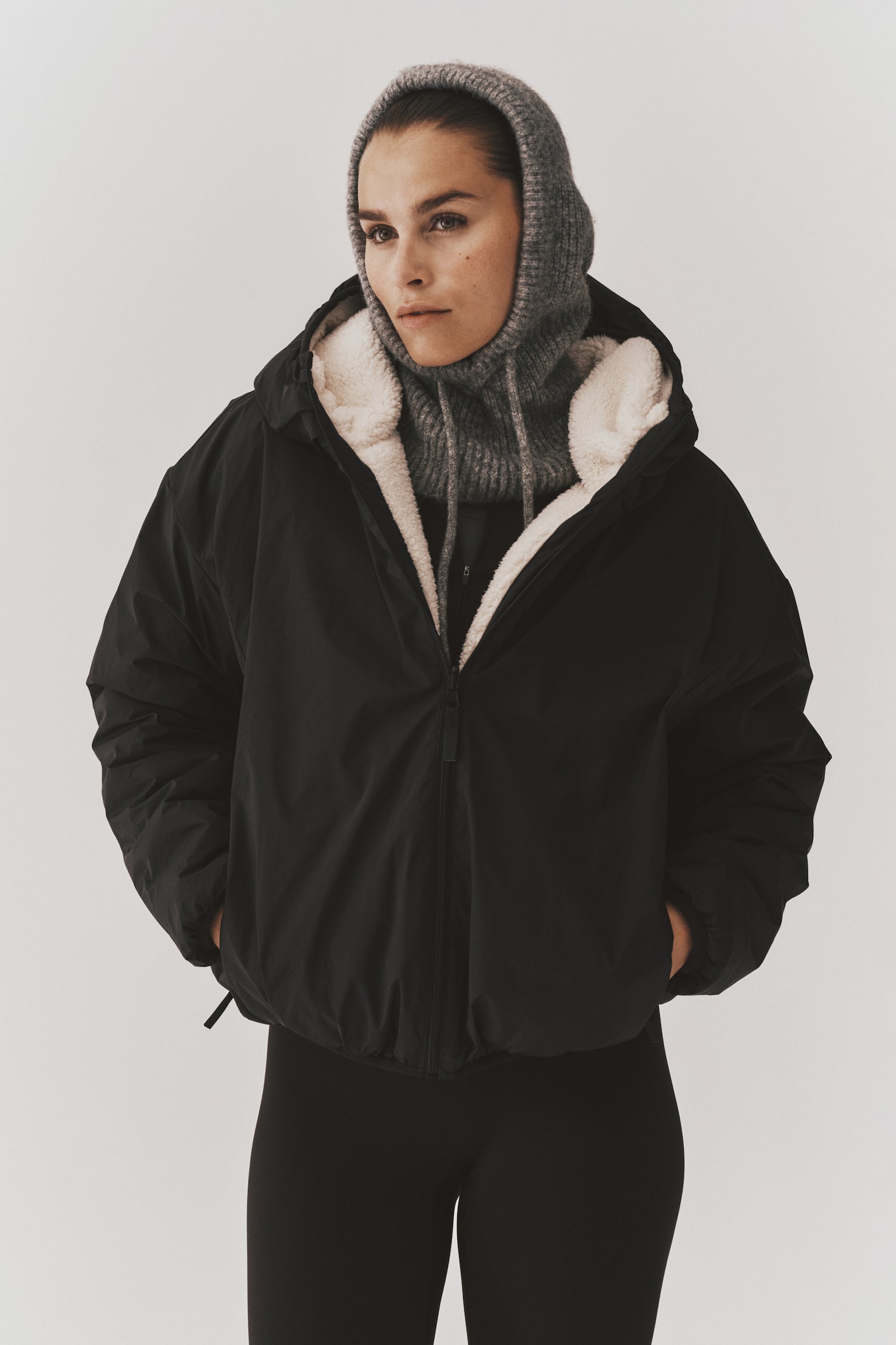 Женская куртка H&M Warm Reversible Activewear, цвет: Чёрный / Кремовый — фото 3