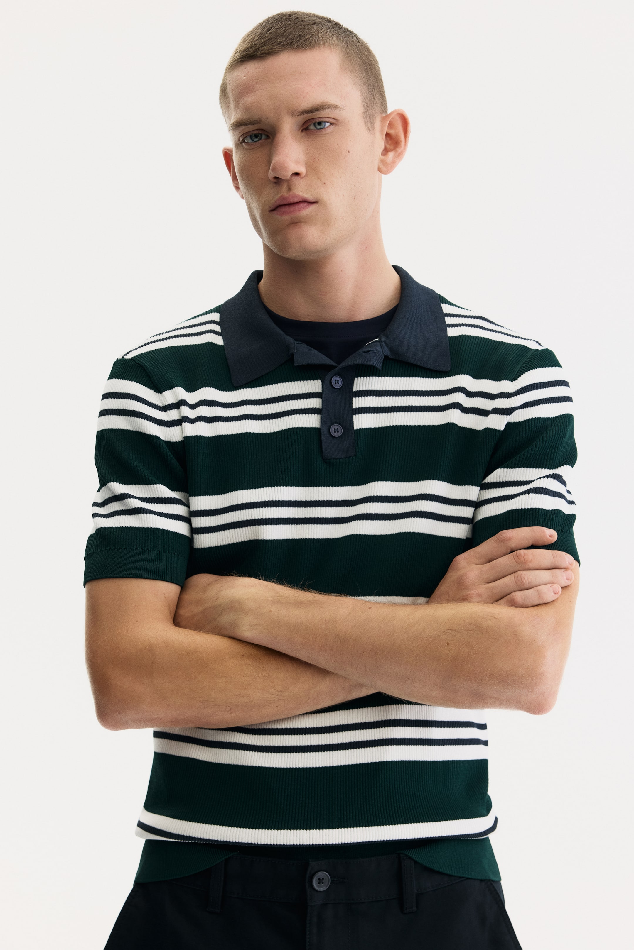 拡大画像を表示: Slim Fit Polo shirt - Dark green/Striped - Men | H&M JP 2