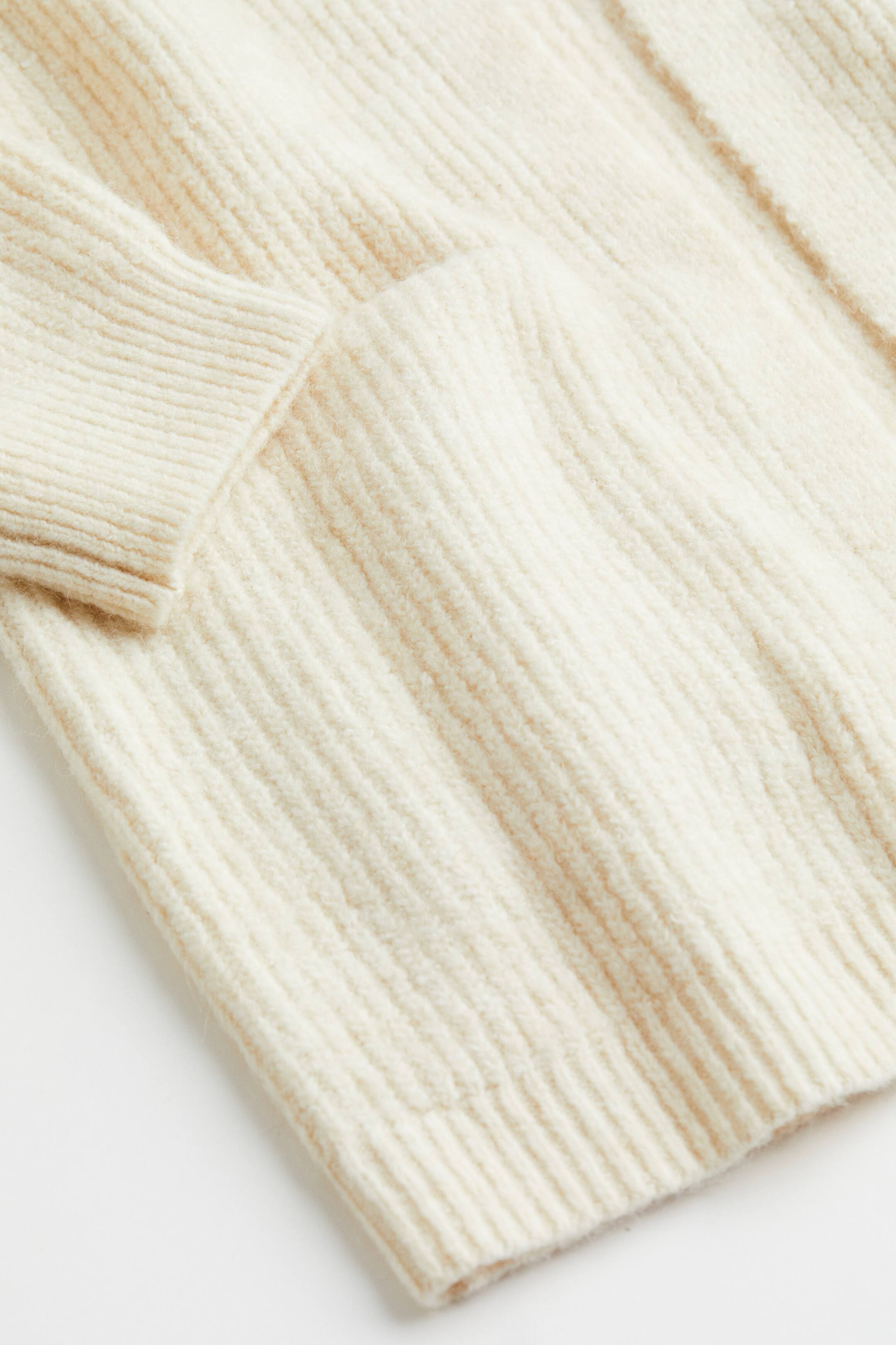 הצגת תמונה גדולה יותר: קרדיגן אוברסייז - לבן טבעי - Kids | H&M IL 2