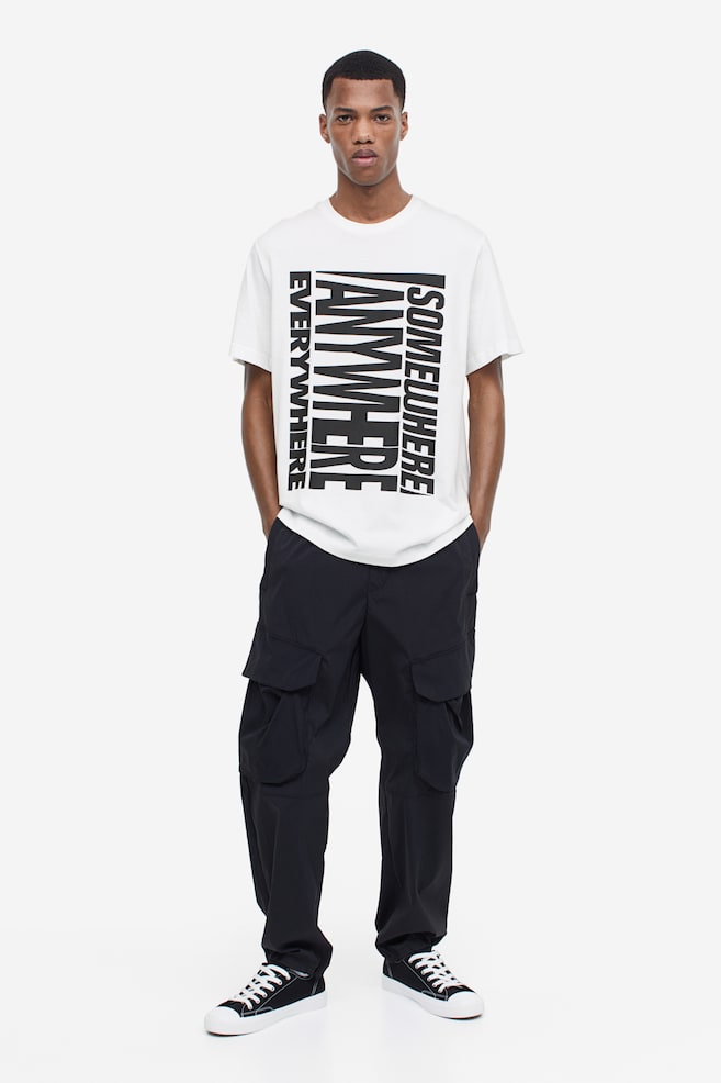 T-Shirt mit Print Regular Fit - Weiß/Anywhere/Braun/285 - 7